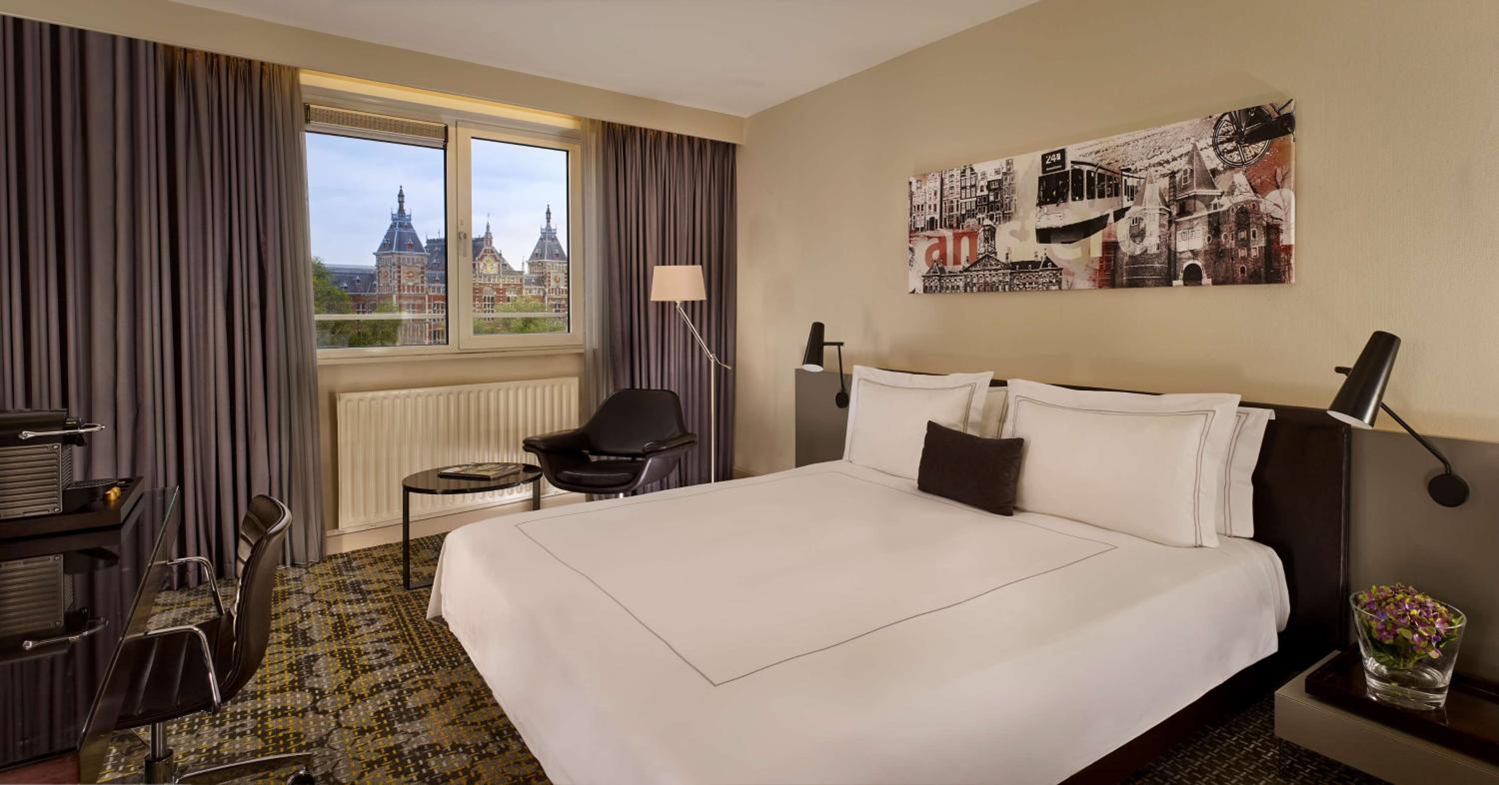 Superior King Room with Canal View - Photo 3