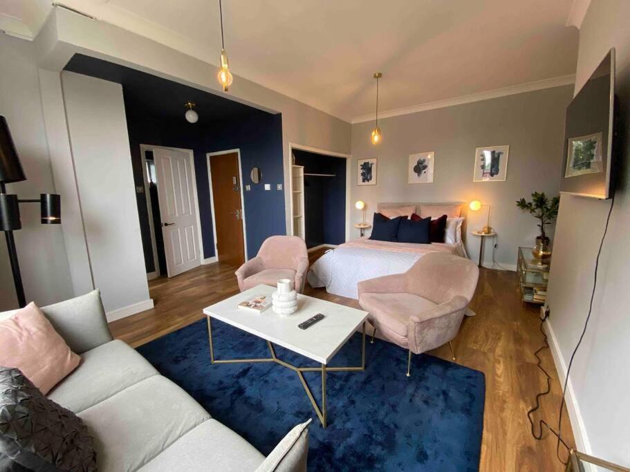 Studio Apartment photo 1