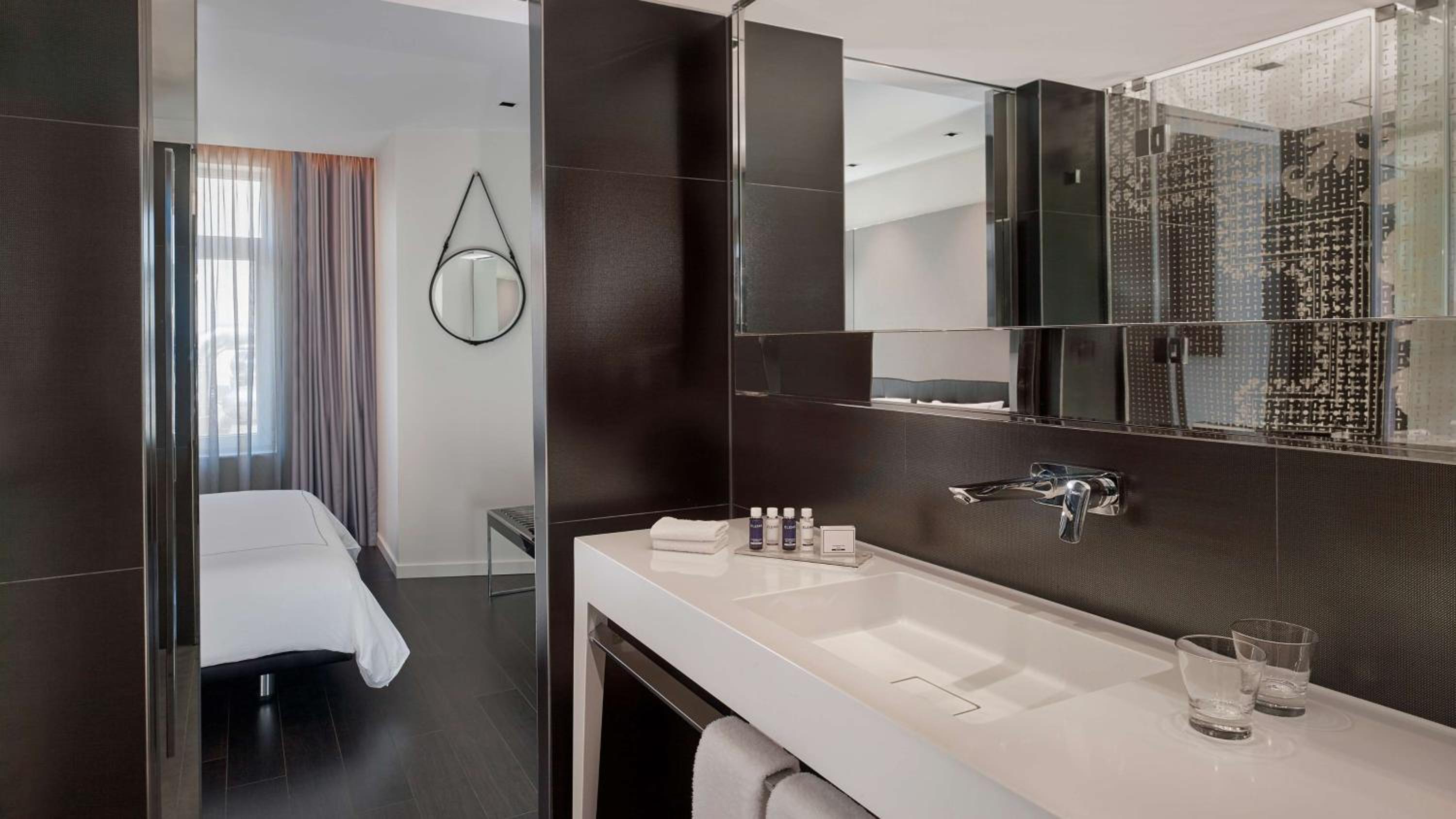 One-Bedroom Suite (3 Adults) photo 3