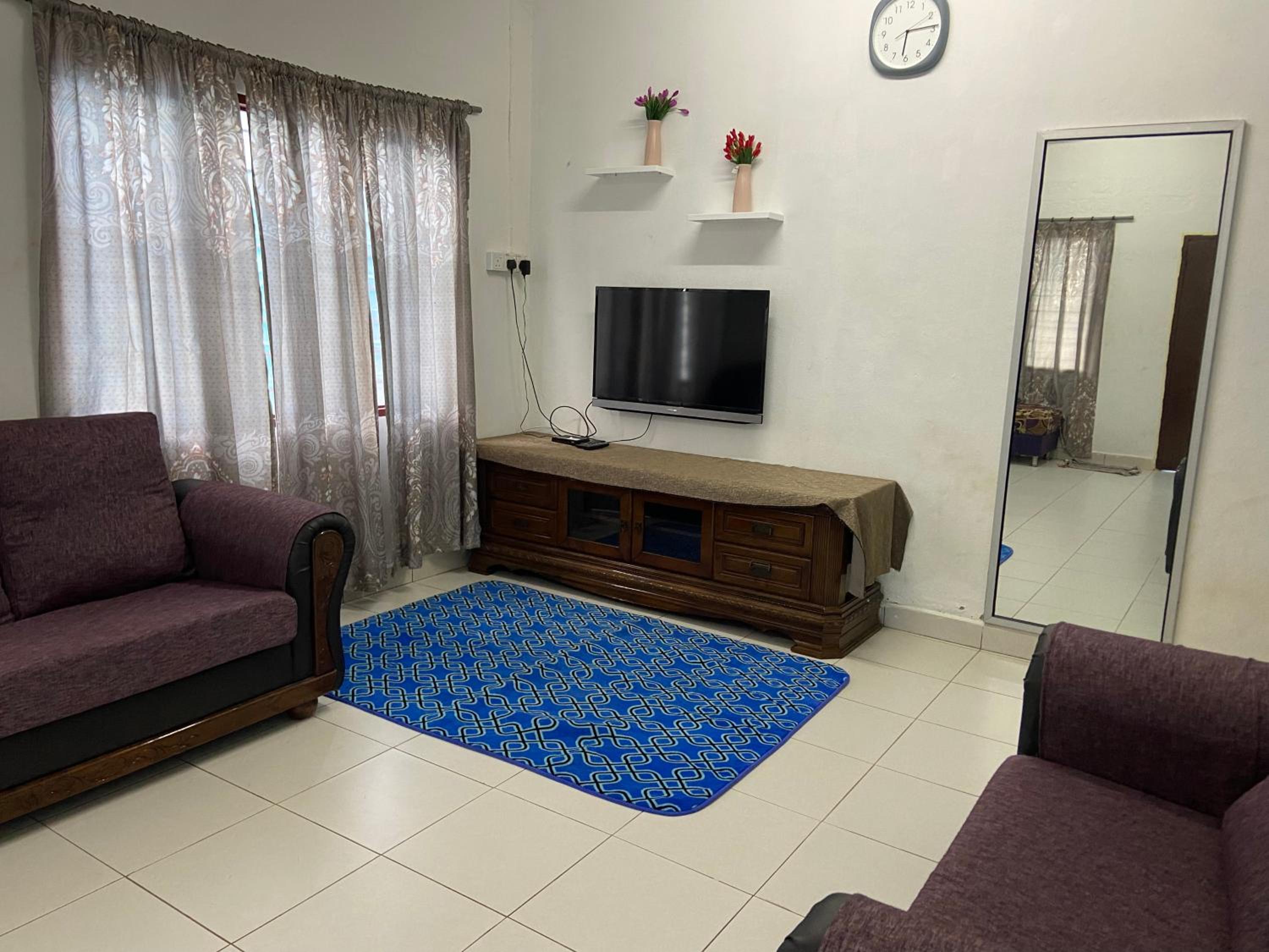 Three-Bedroom House photo 2