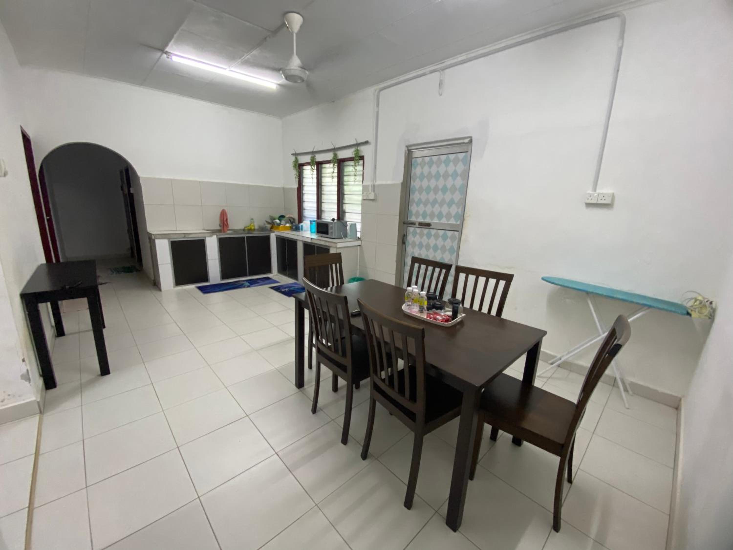 Three-Bedroom House photo 3
