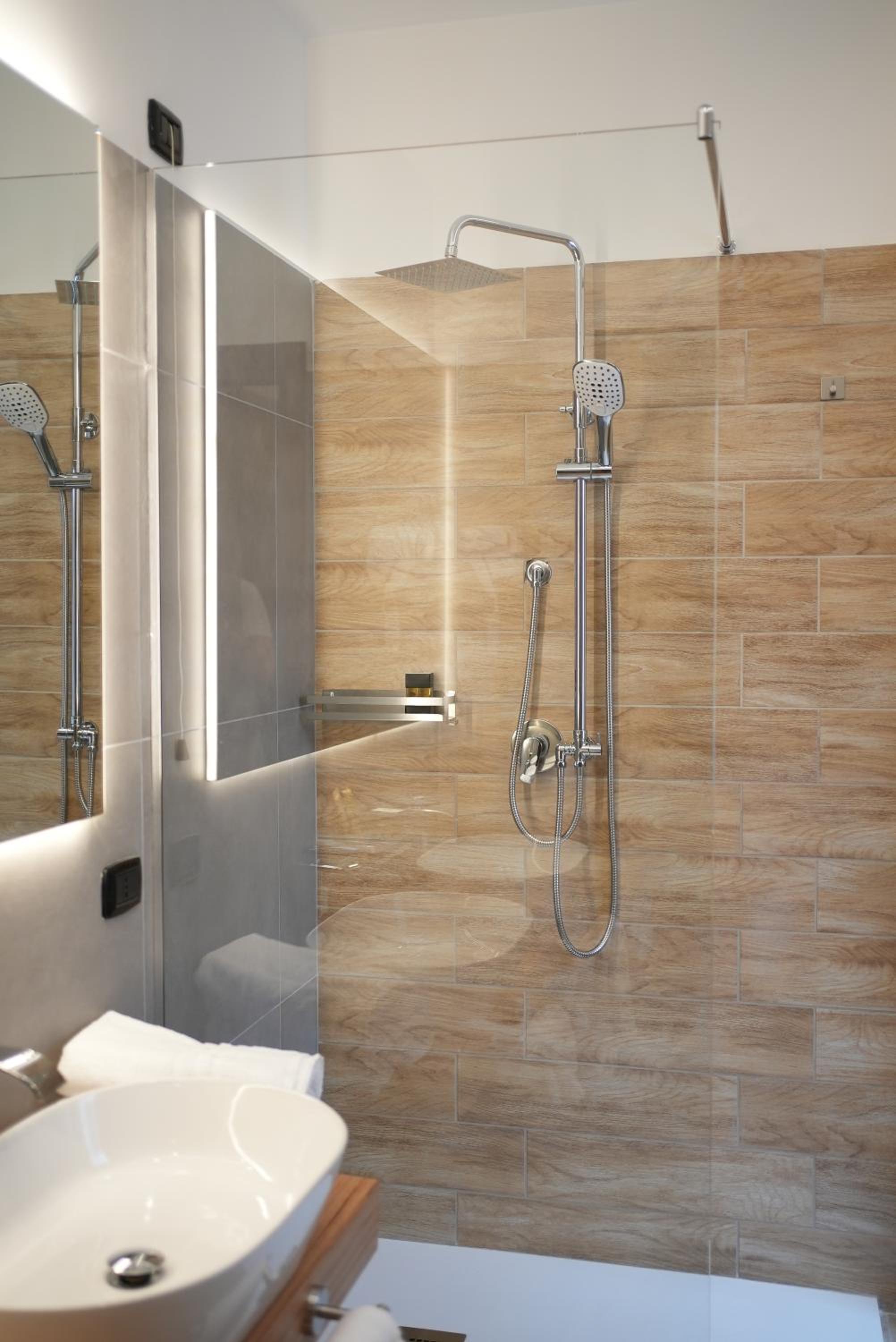Suite with Hot Tub photo 3