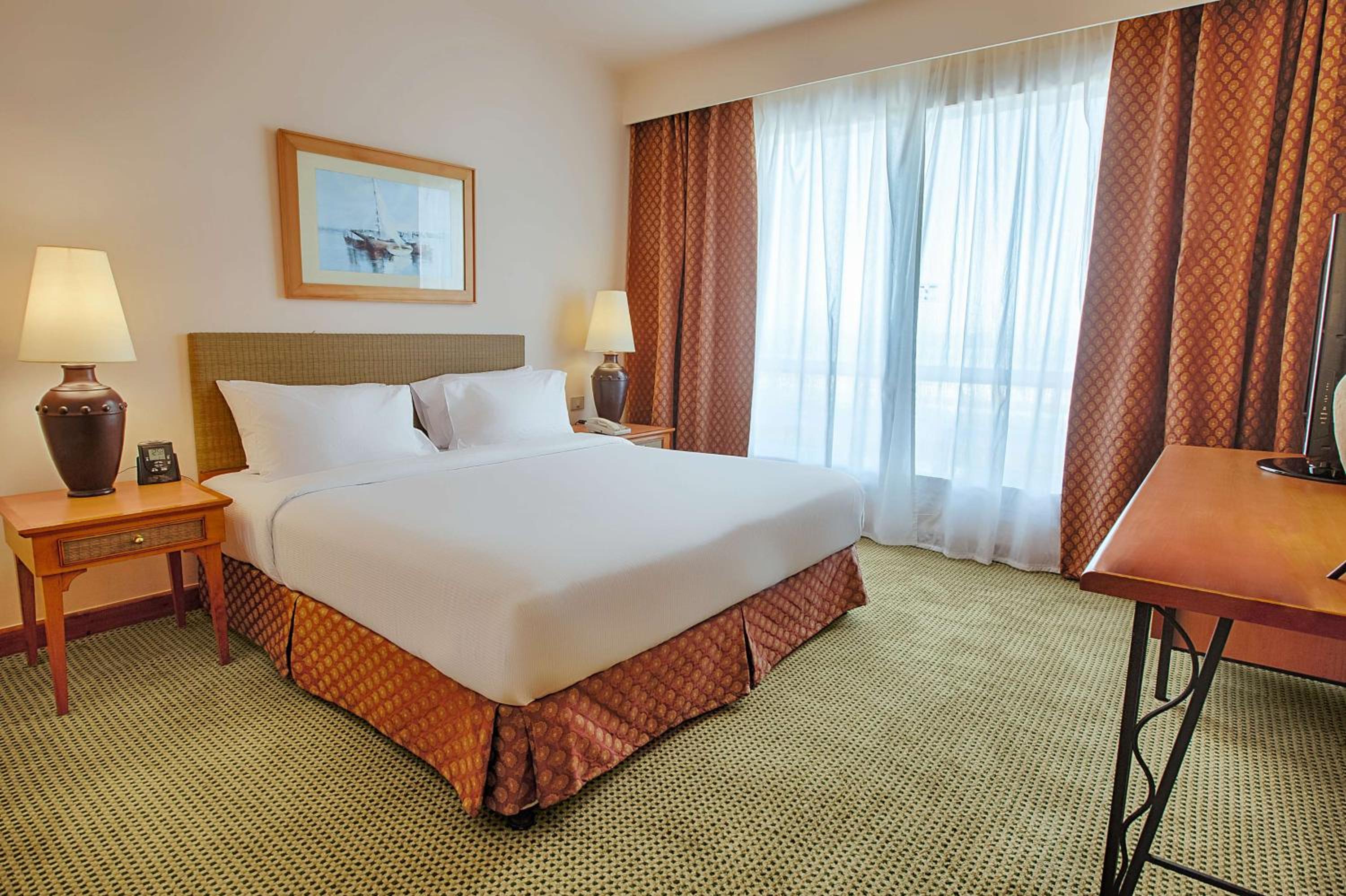 Twin Room with Pool View thumbnail 5