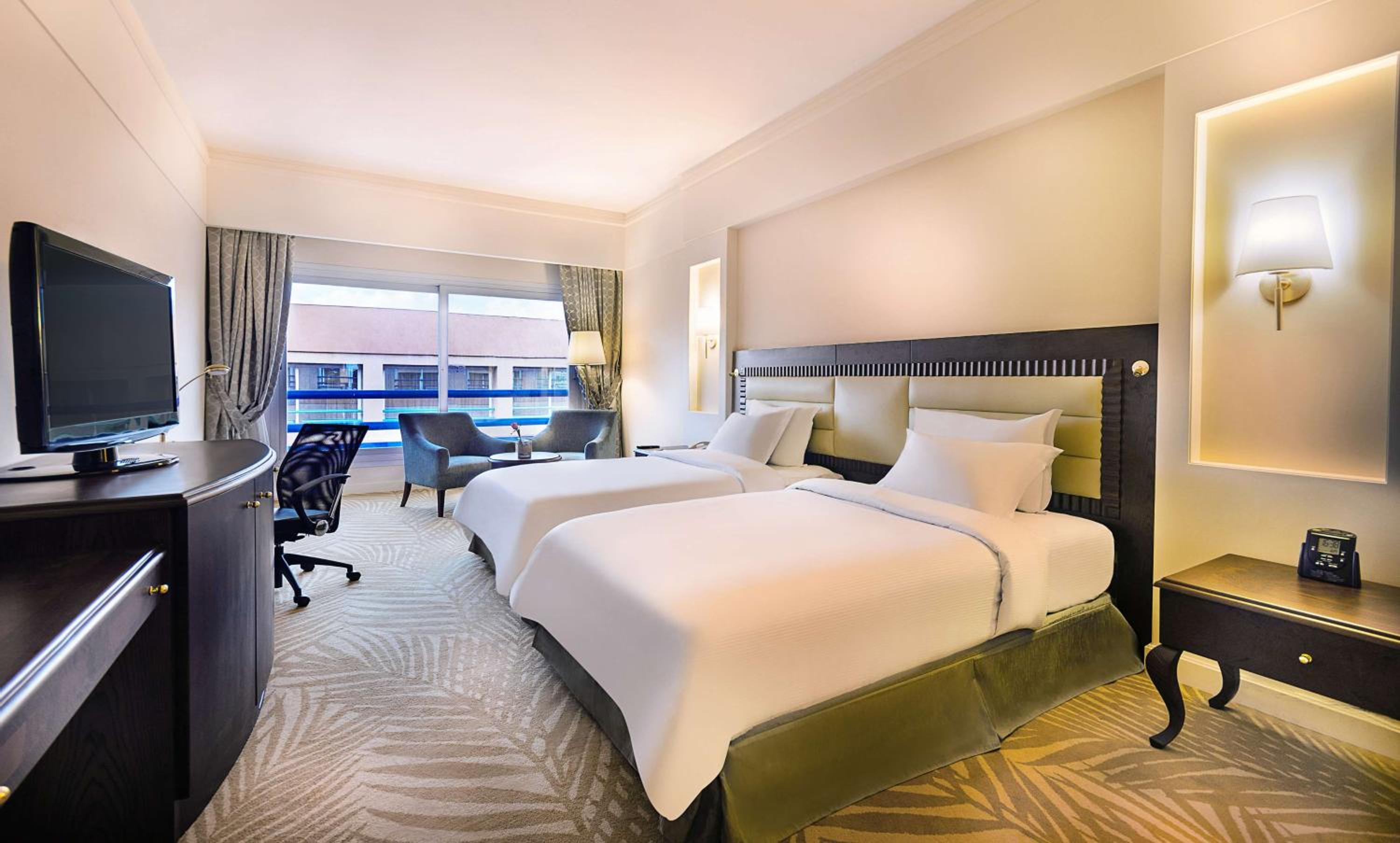 Junior Suite, 1 Queen Bed (Executive)