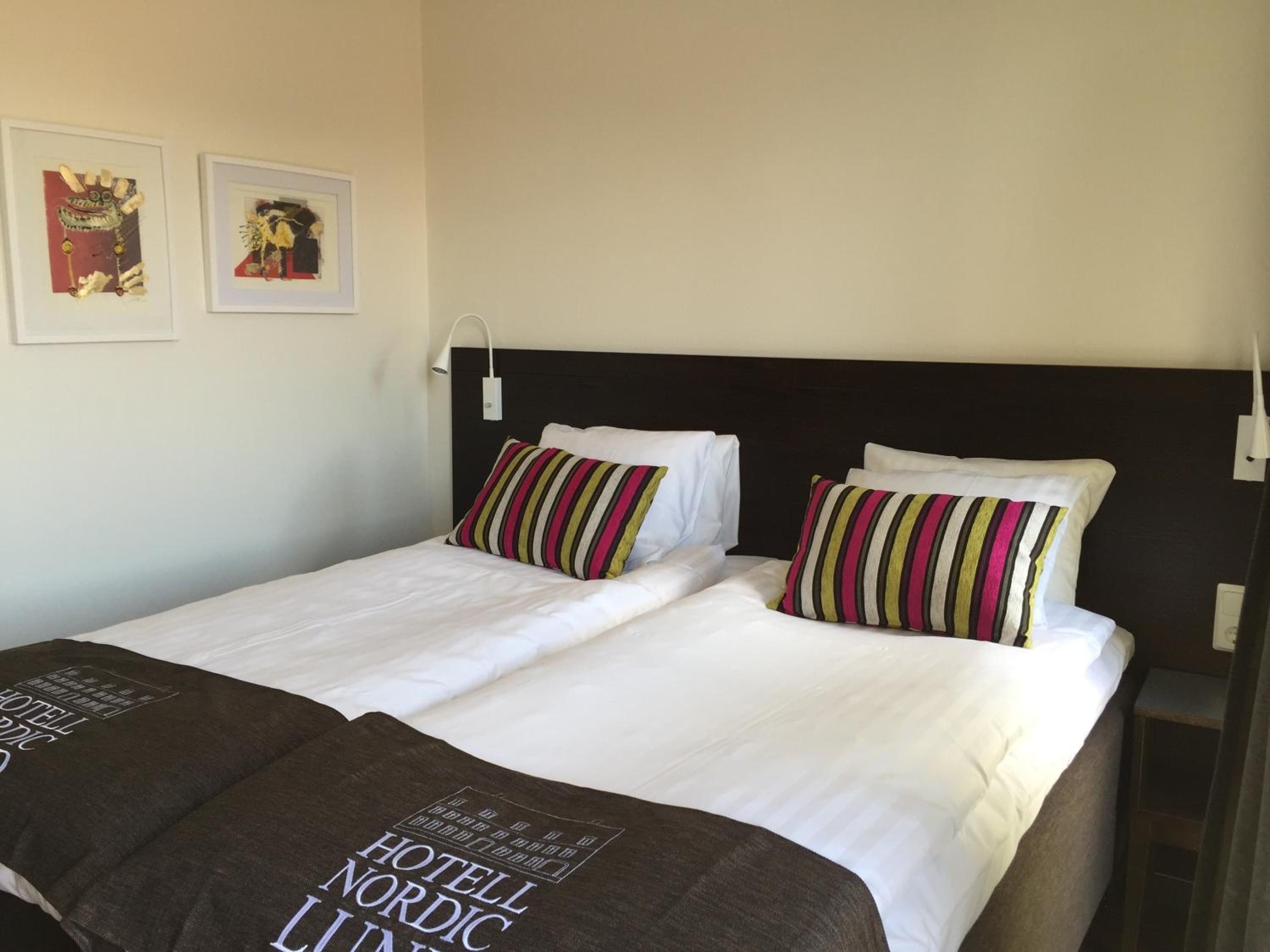 Available room thumbnail 6