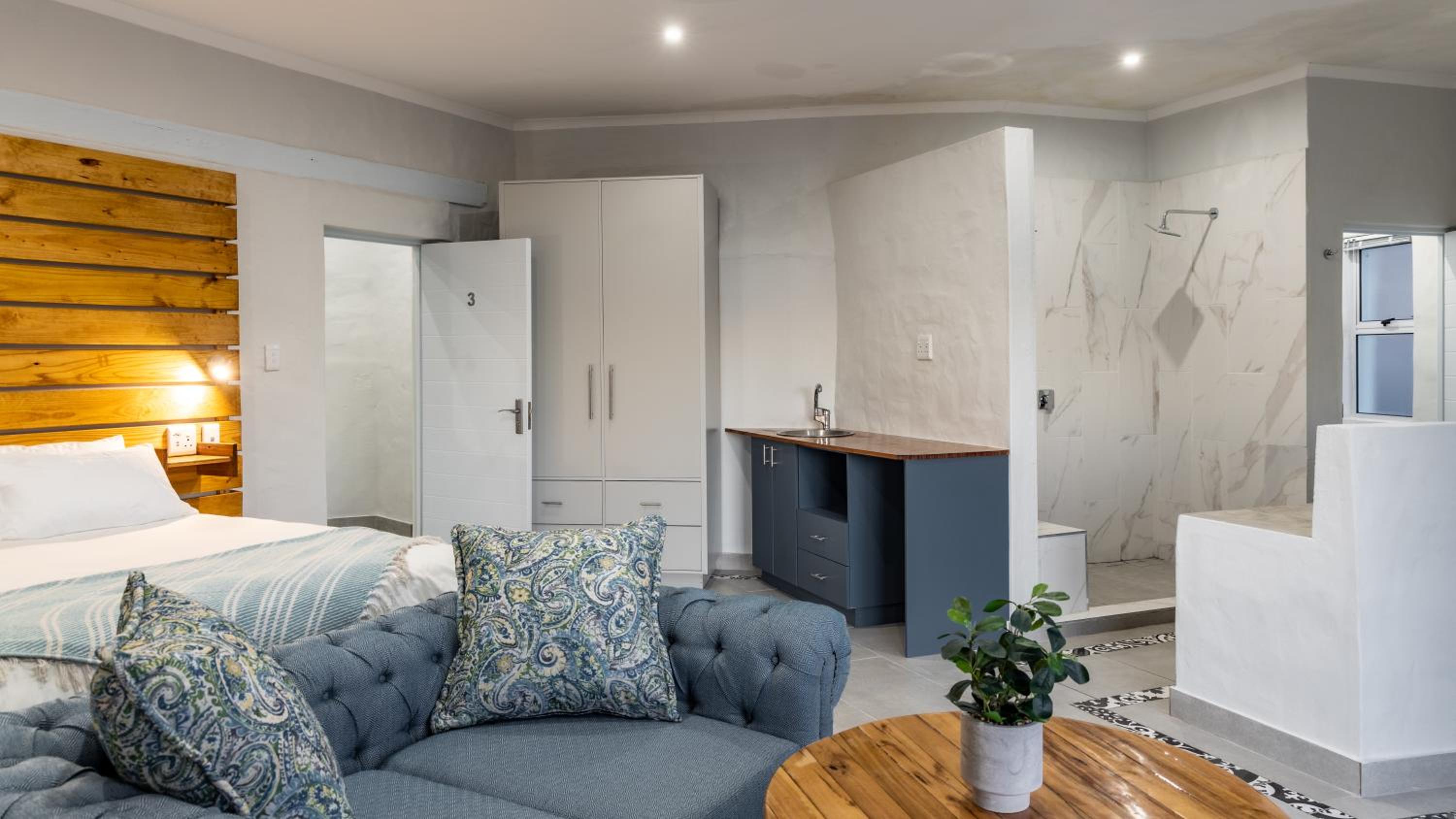 Deluxe Suite with Sea View photo 2