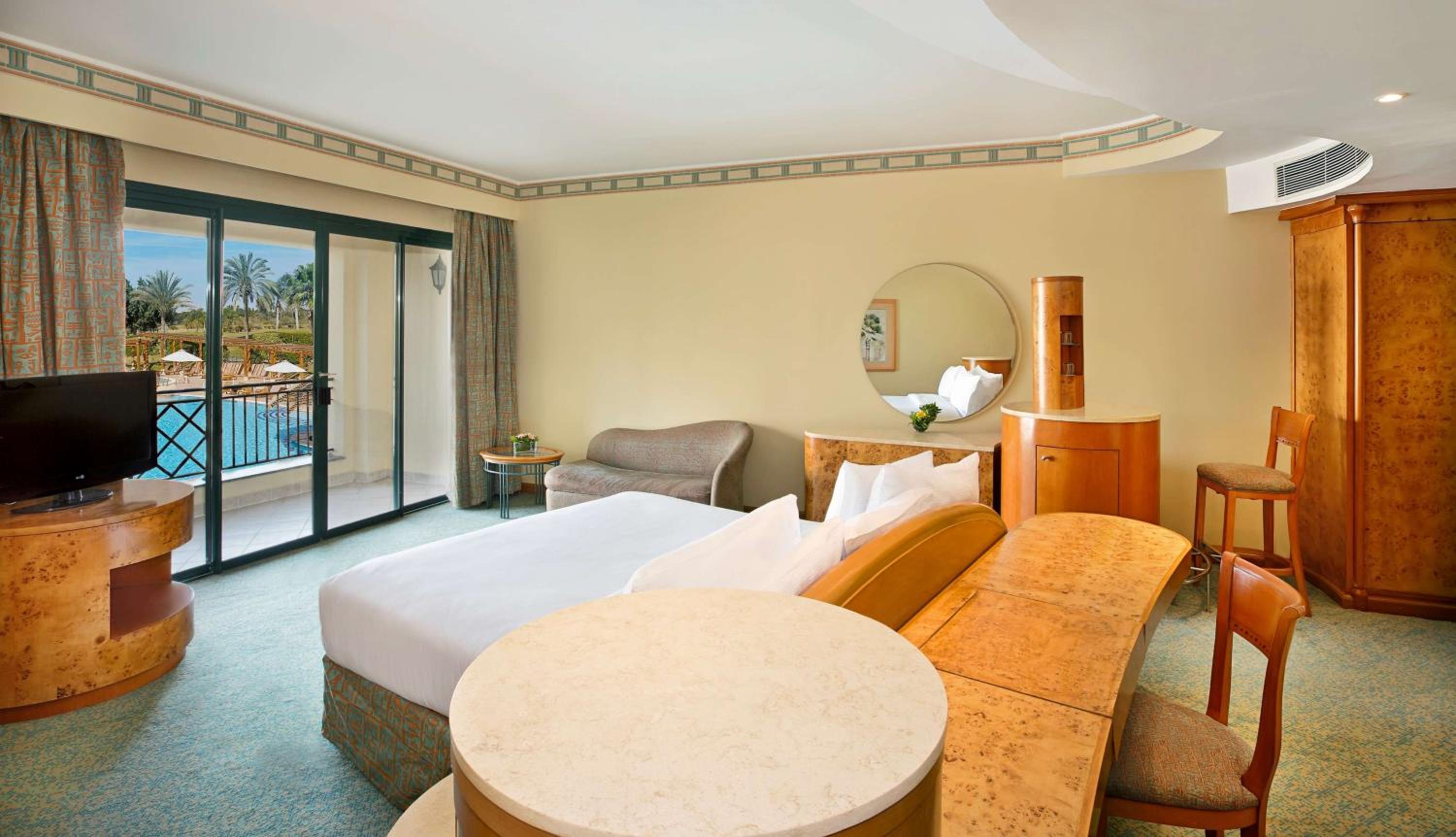 Deluxe King Room with Pool View - Photo 2