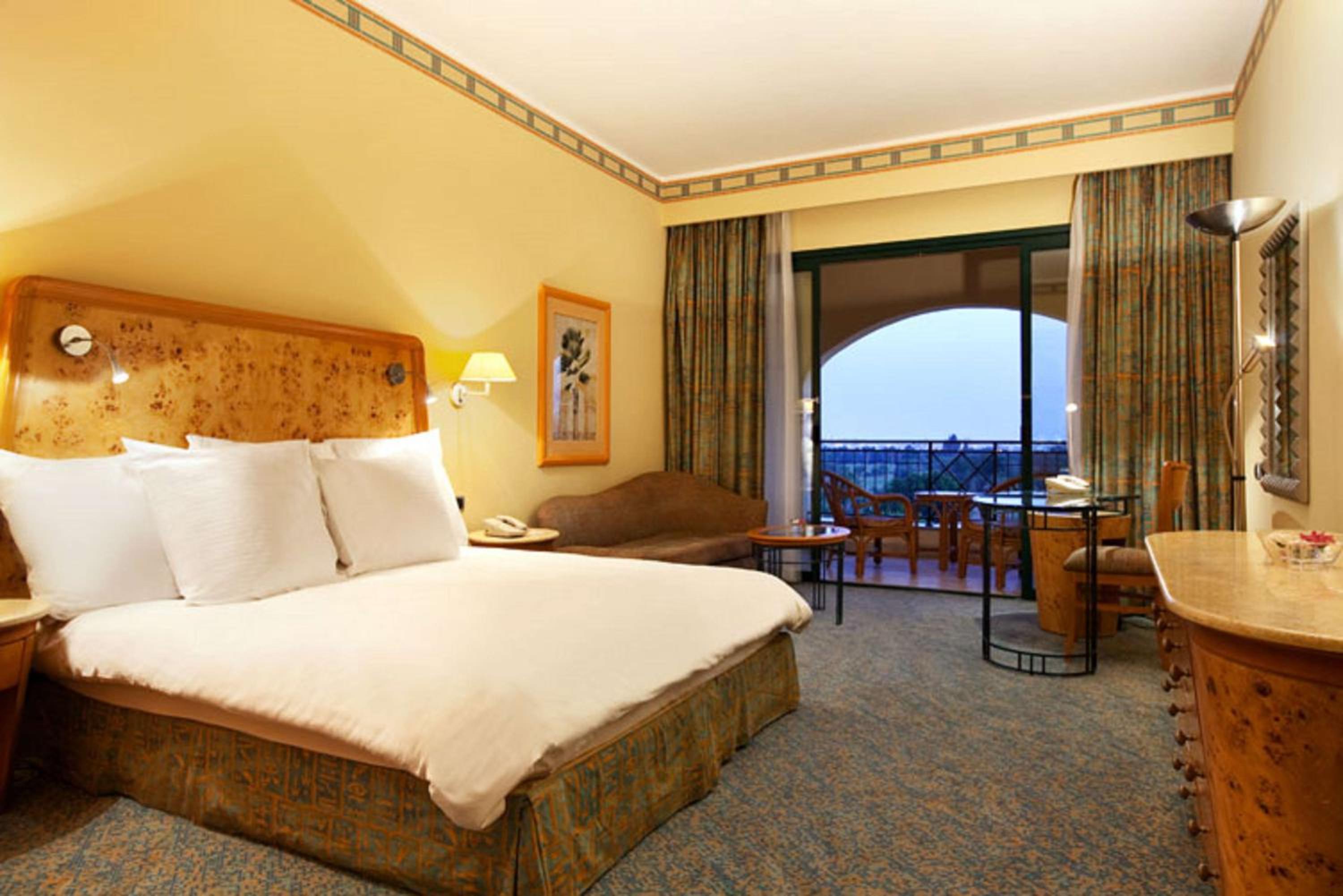 King Hilton Room