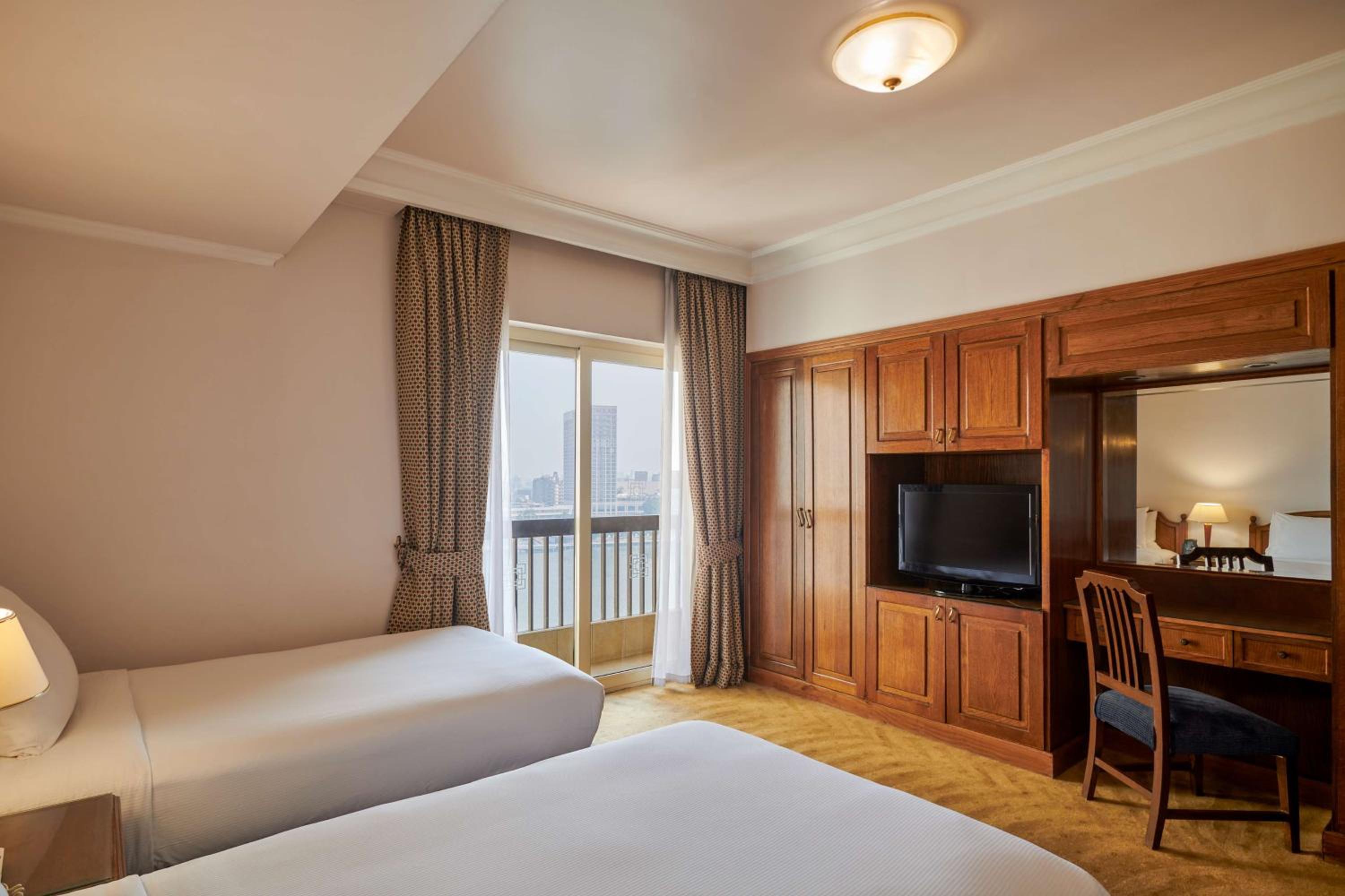 Twin Deluxe Room with Side Nile View