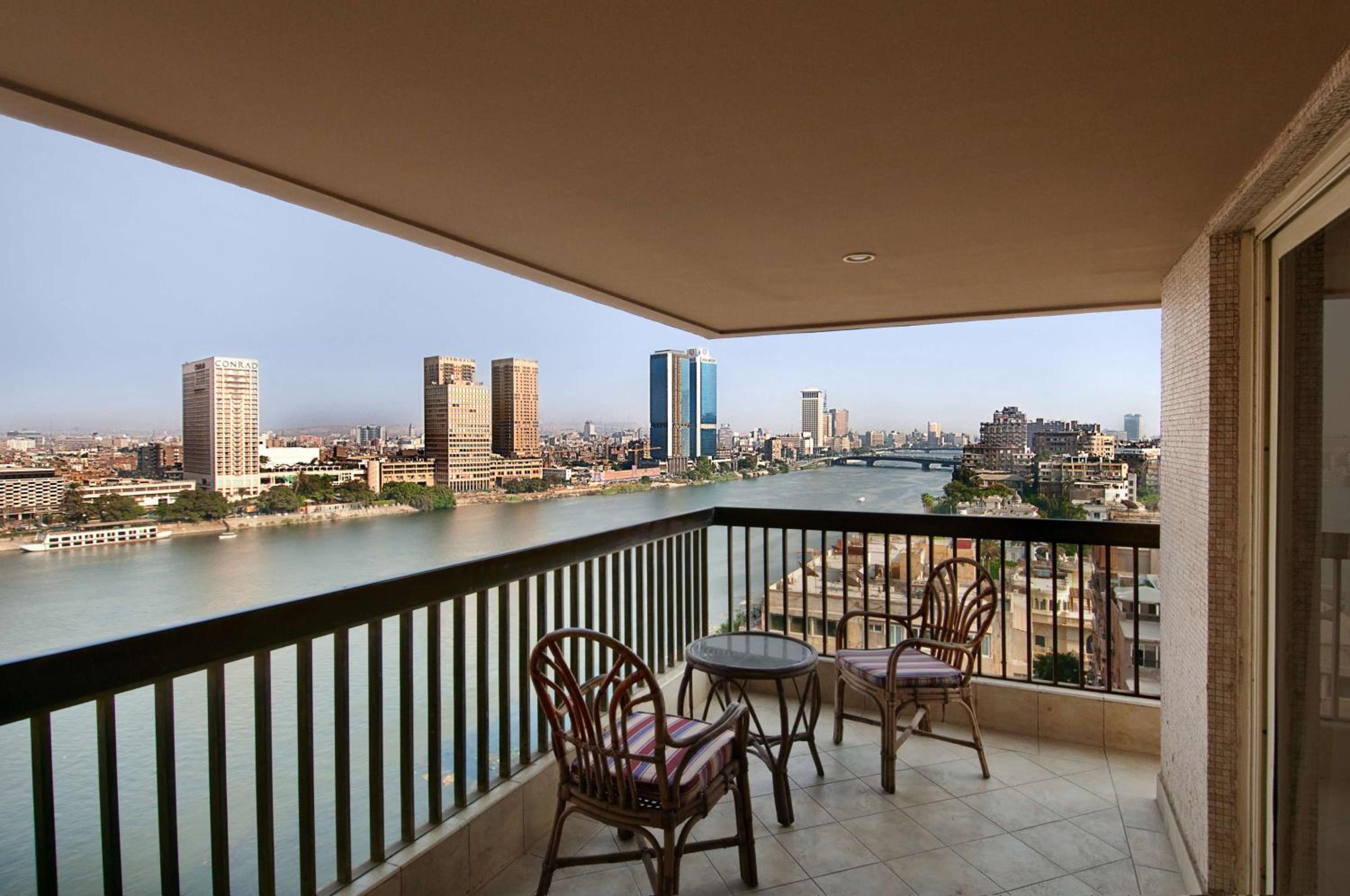 Deluxe King Room with Nile View thumbnail 6