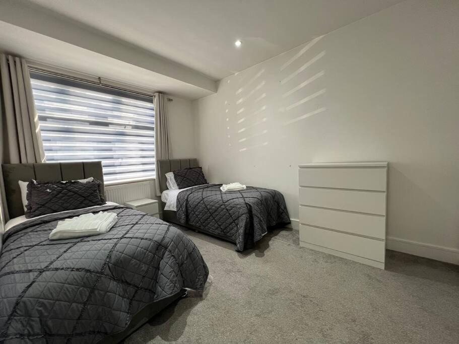 Three-Bedroom Apartment photo 2