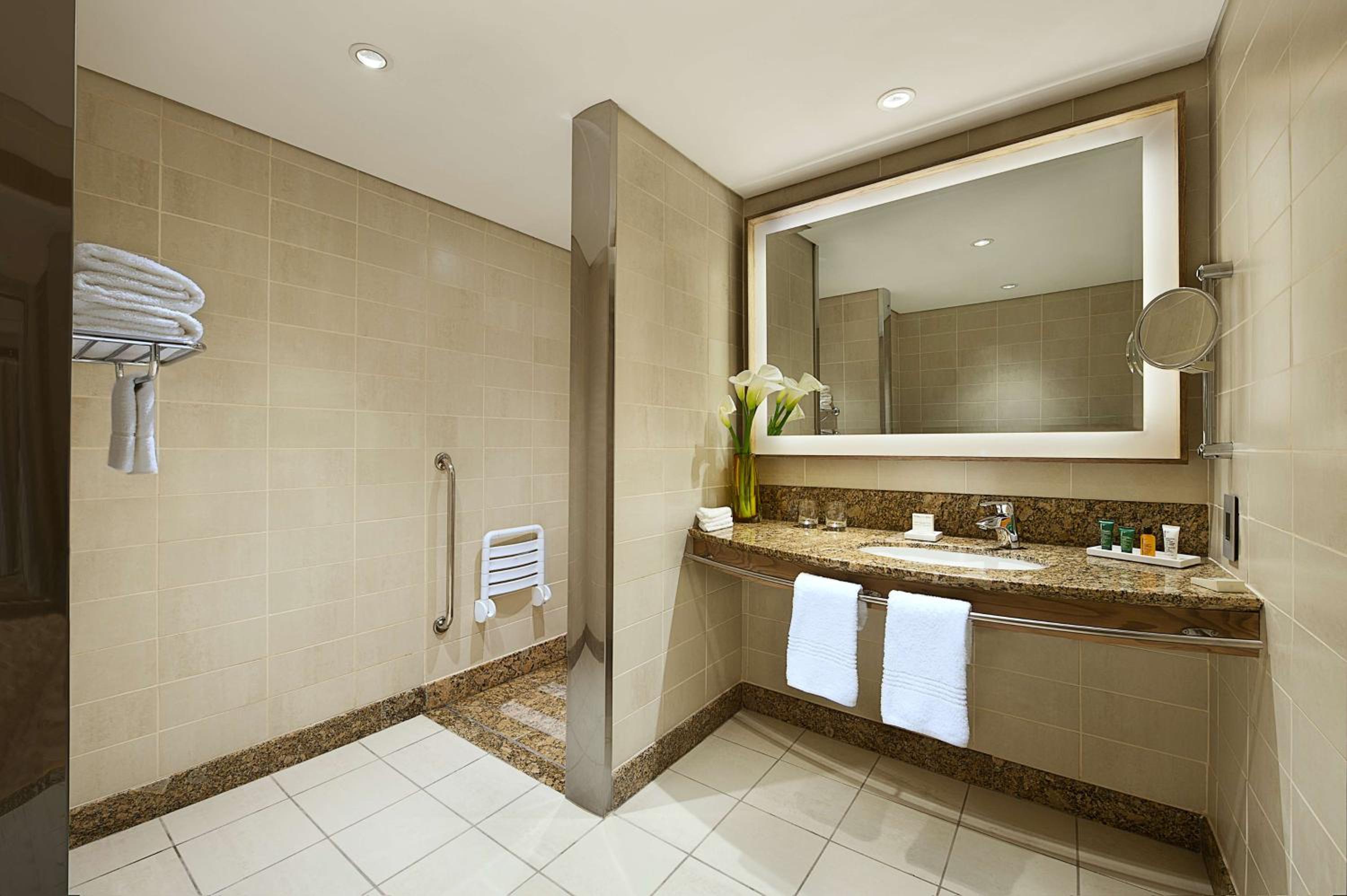 Twin Room - Mobility Access - Photo 2