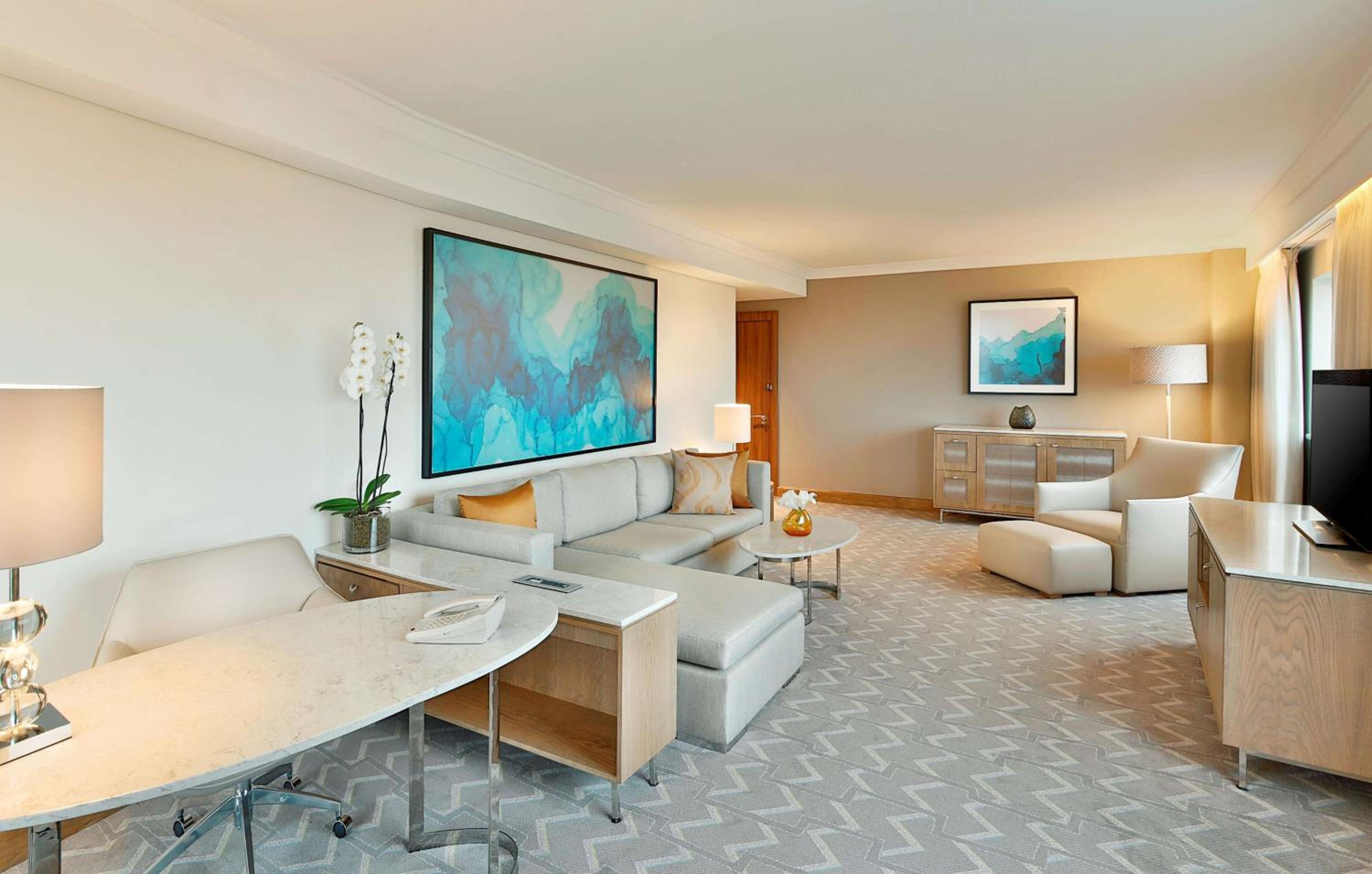 Ambassador Suite - Photo 1