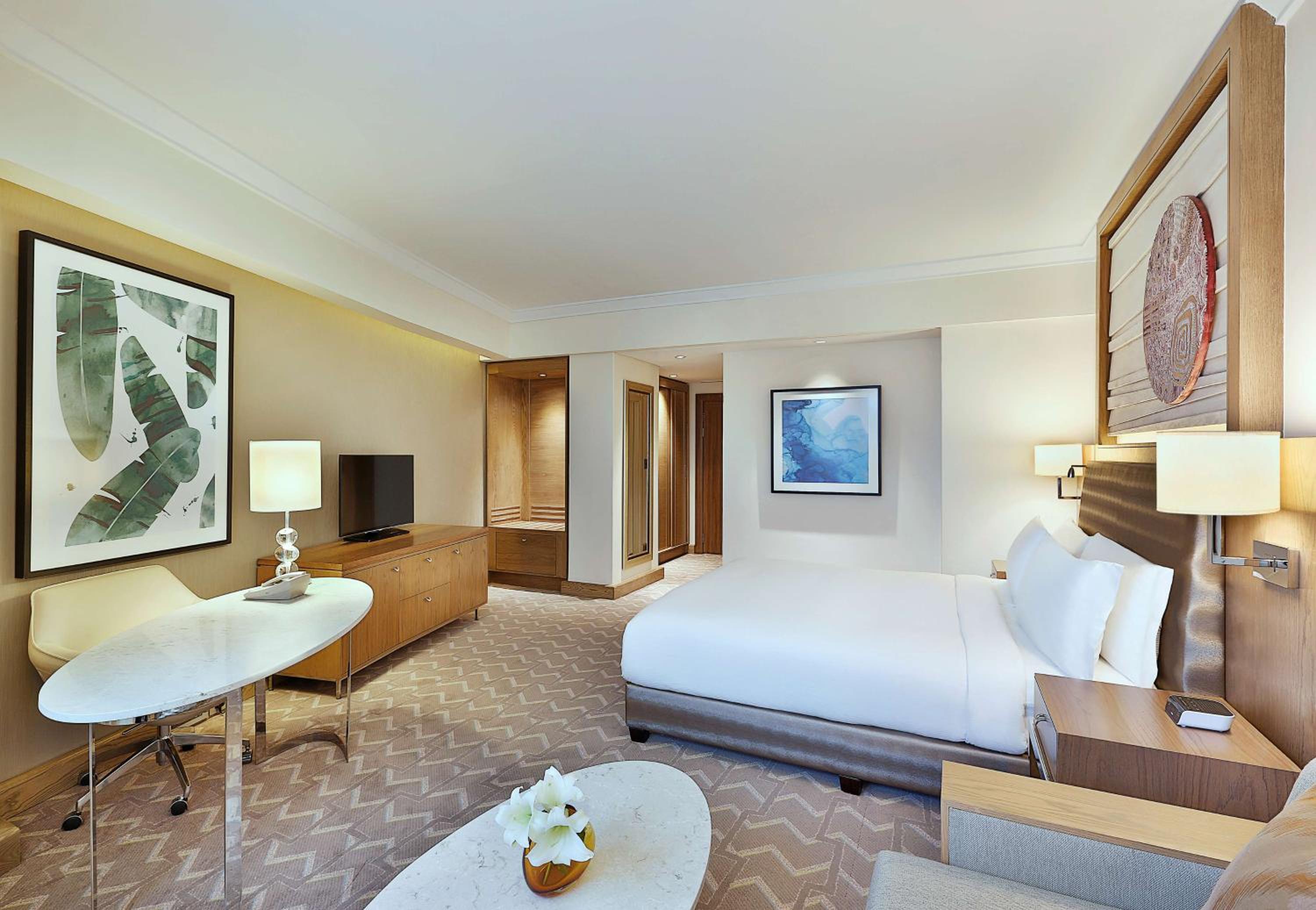 Deluxe King Room - Photo 2