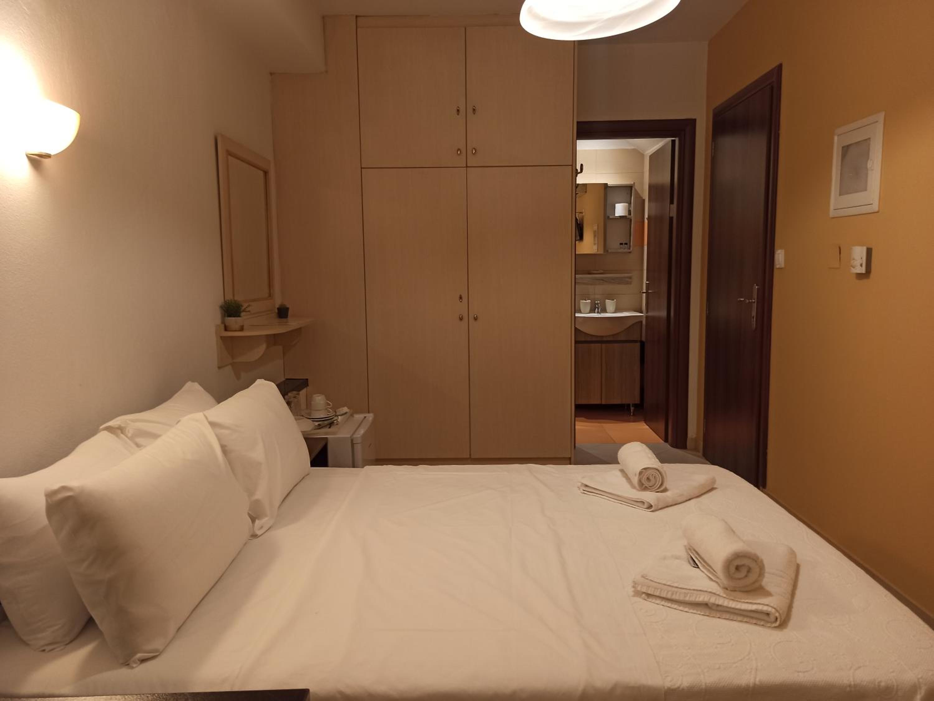 Standard Double Room - Photo 3