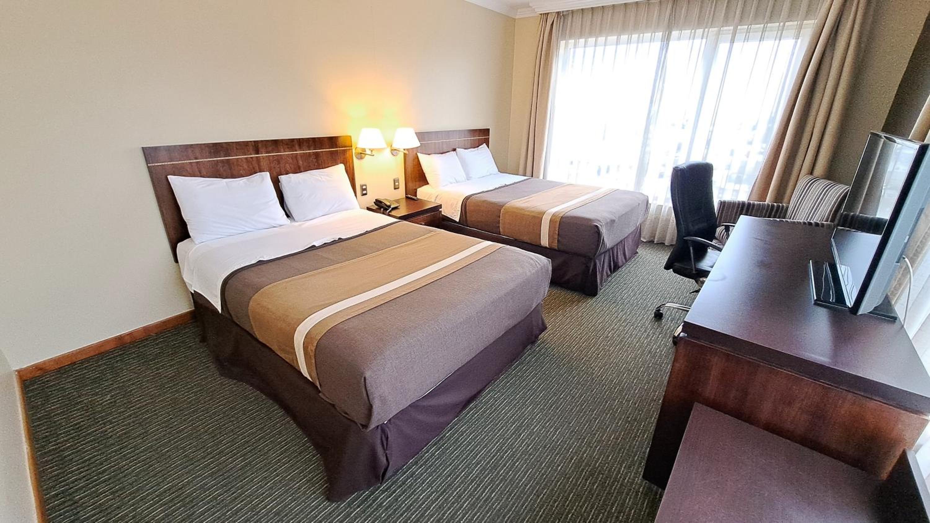 Queen Room with Two Queen Beds photo 1