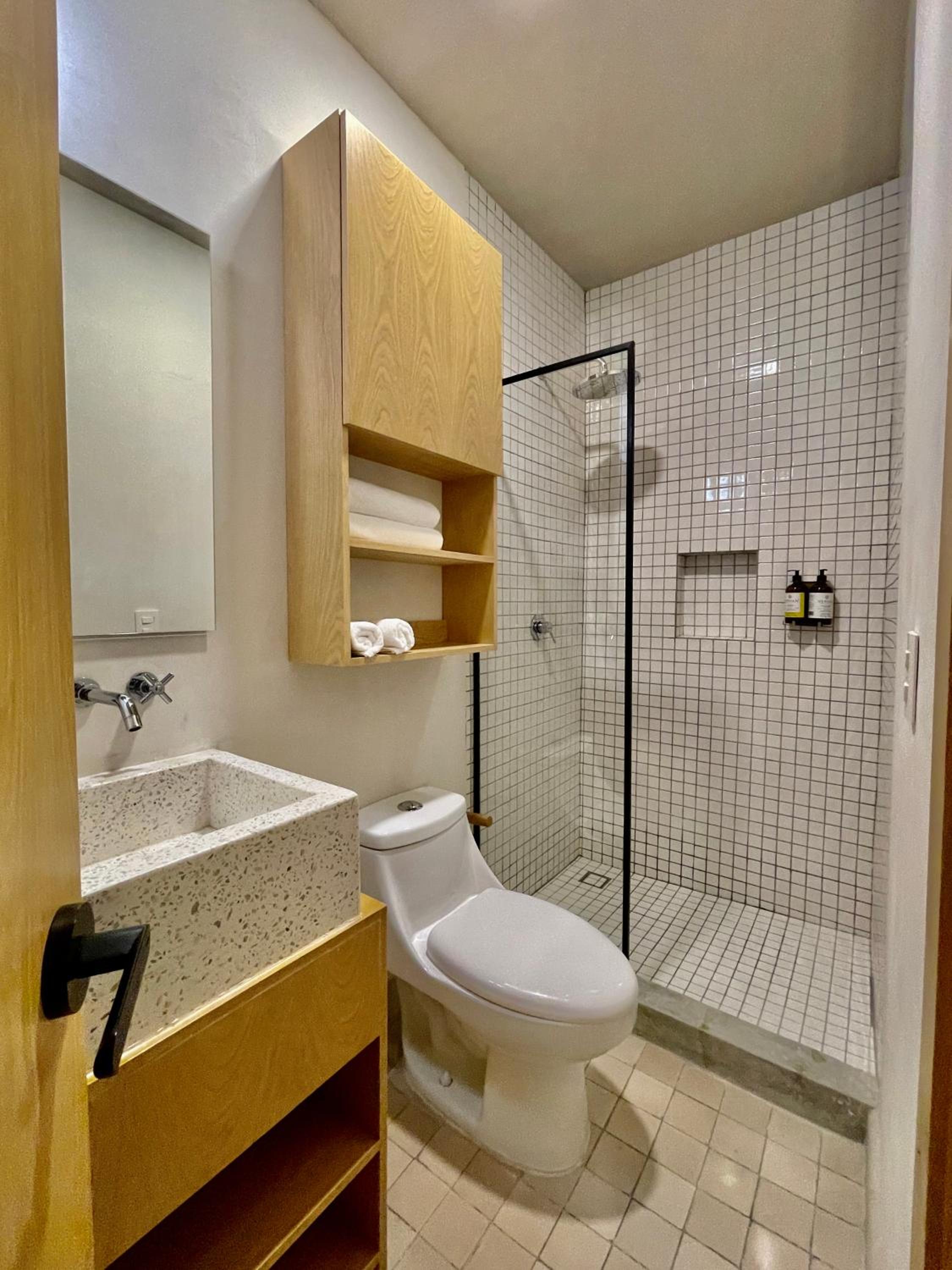 Apartment with Balcony - Photo 7