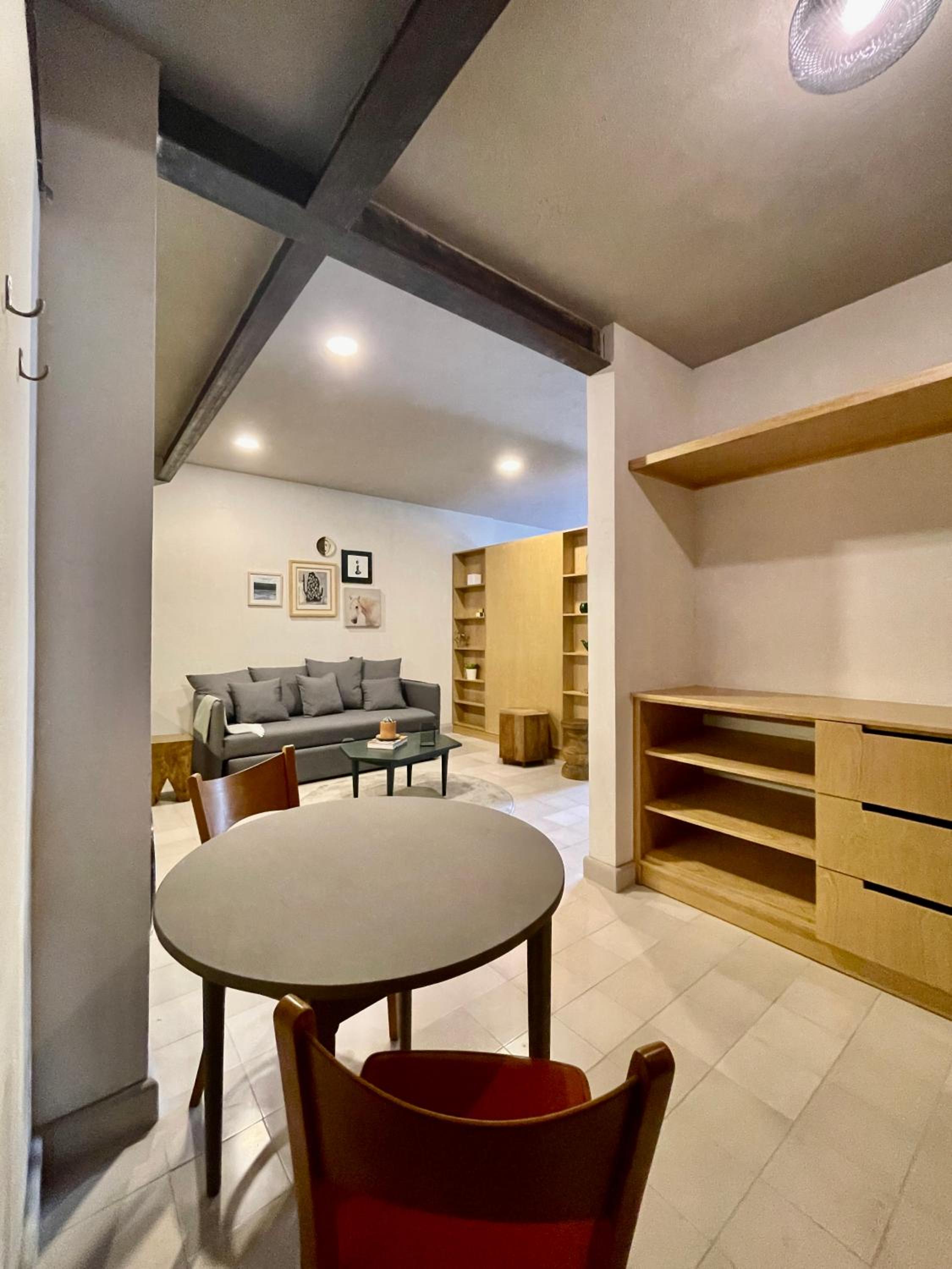 Apartment with Balcony - Photo 4