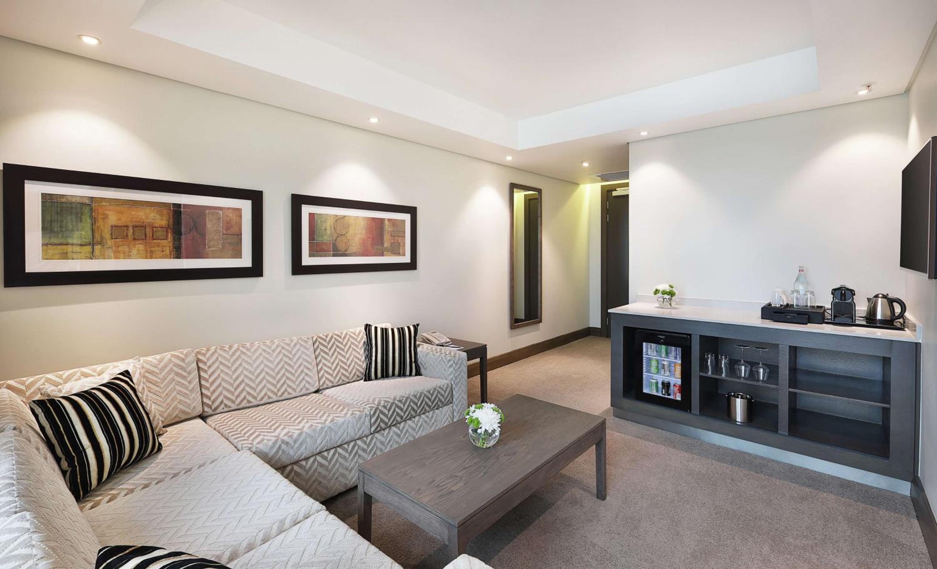 Deluxe King Suite photo 1