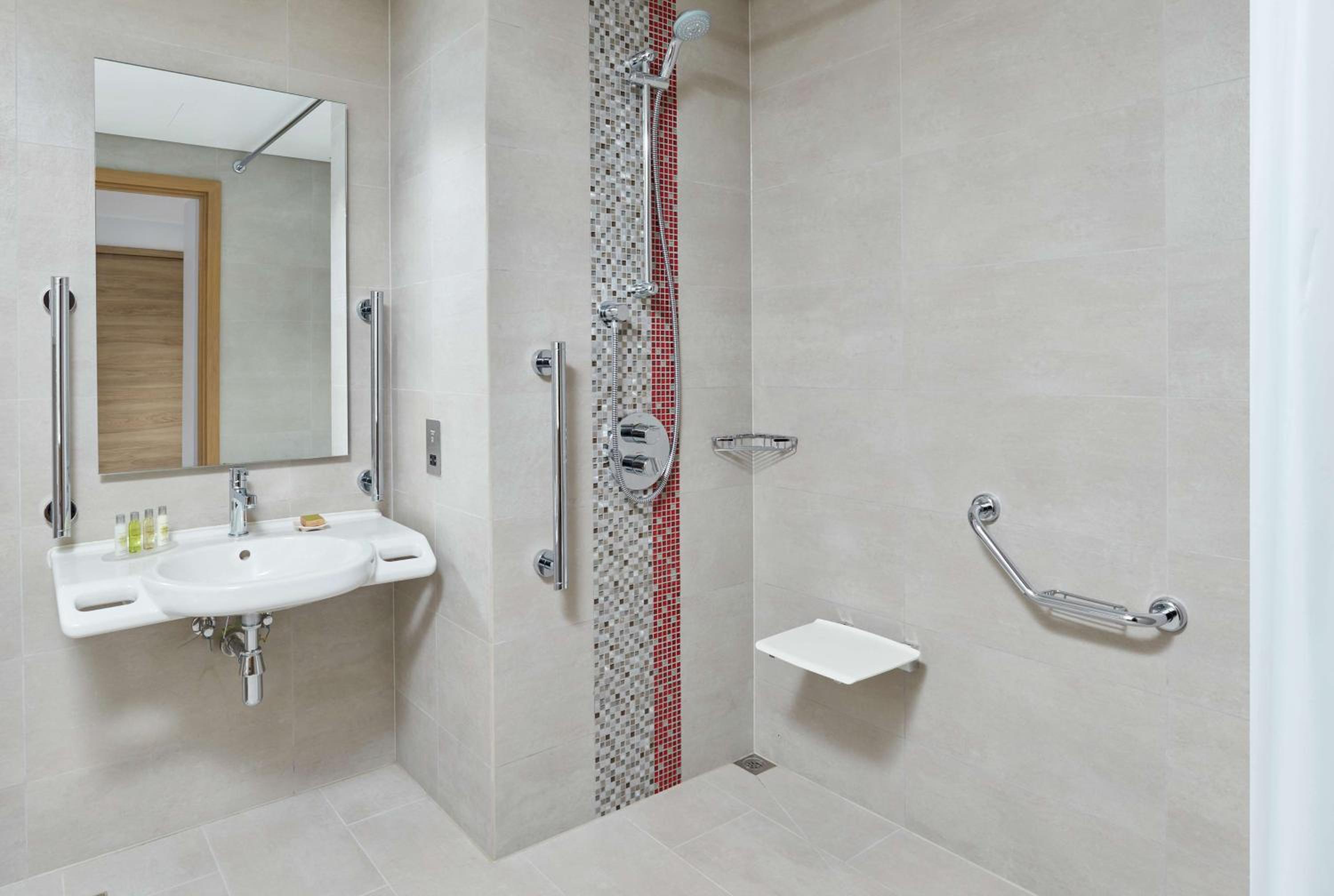 King Room - Mobility Accessible  - Photo 3