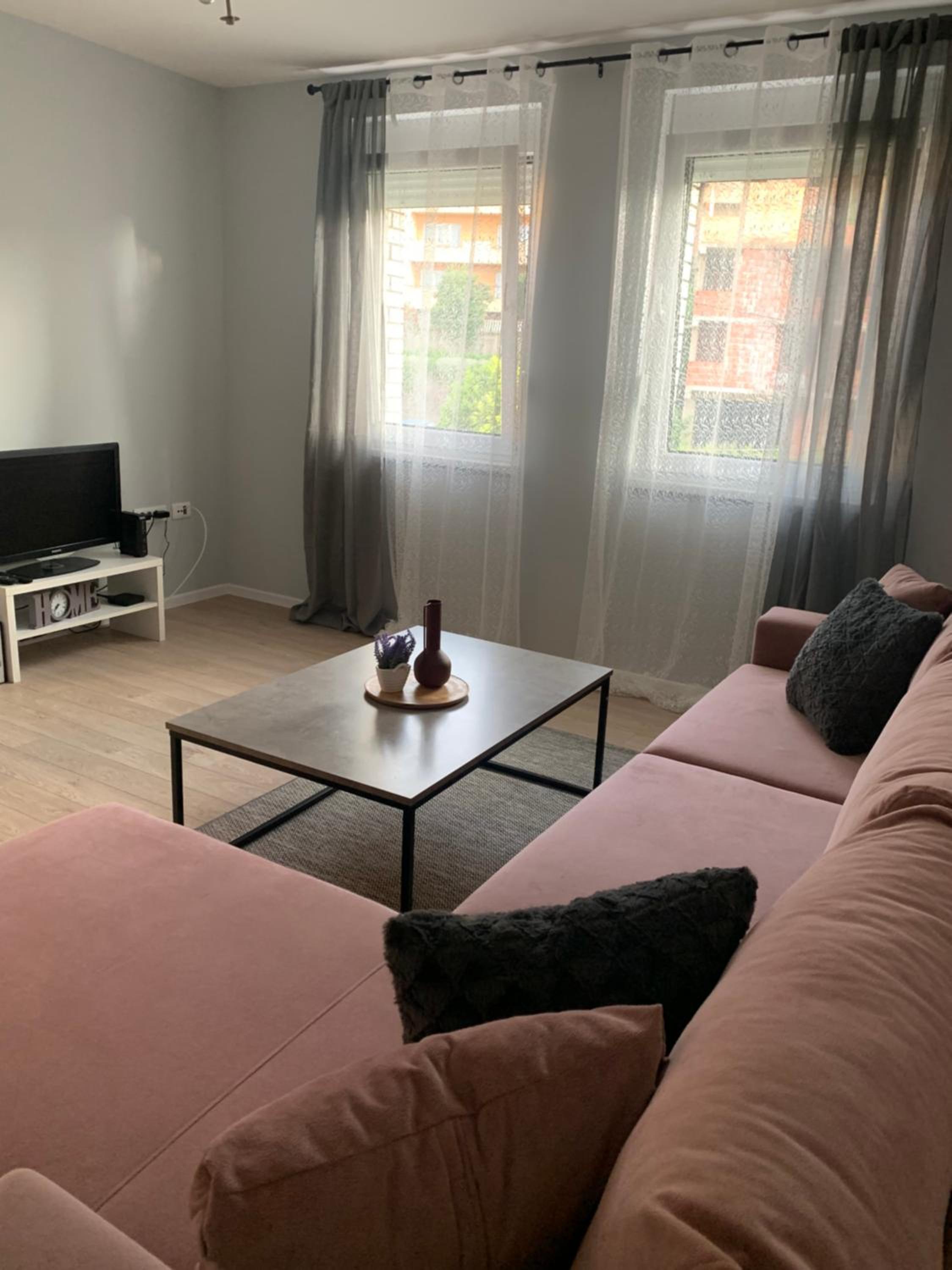 One-Bedroom Apartment photo 2