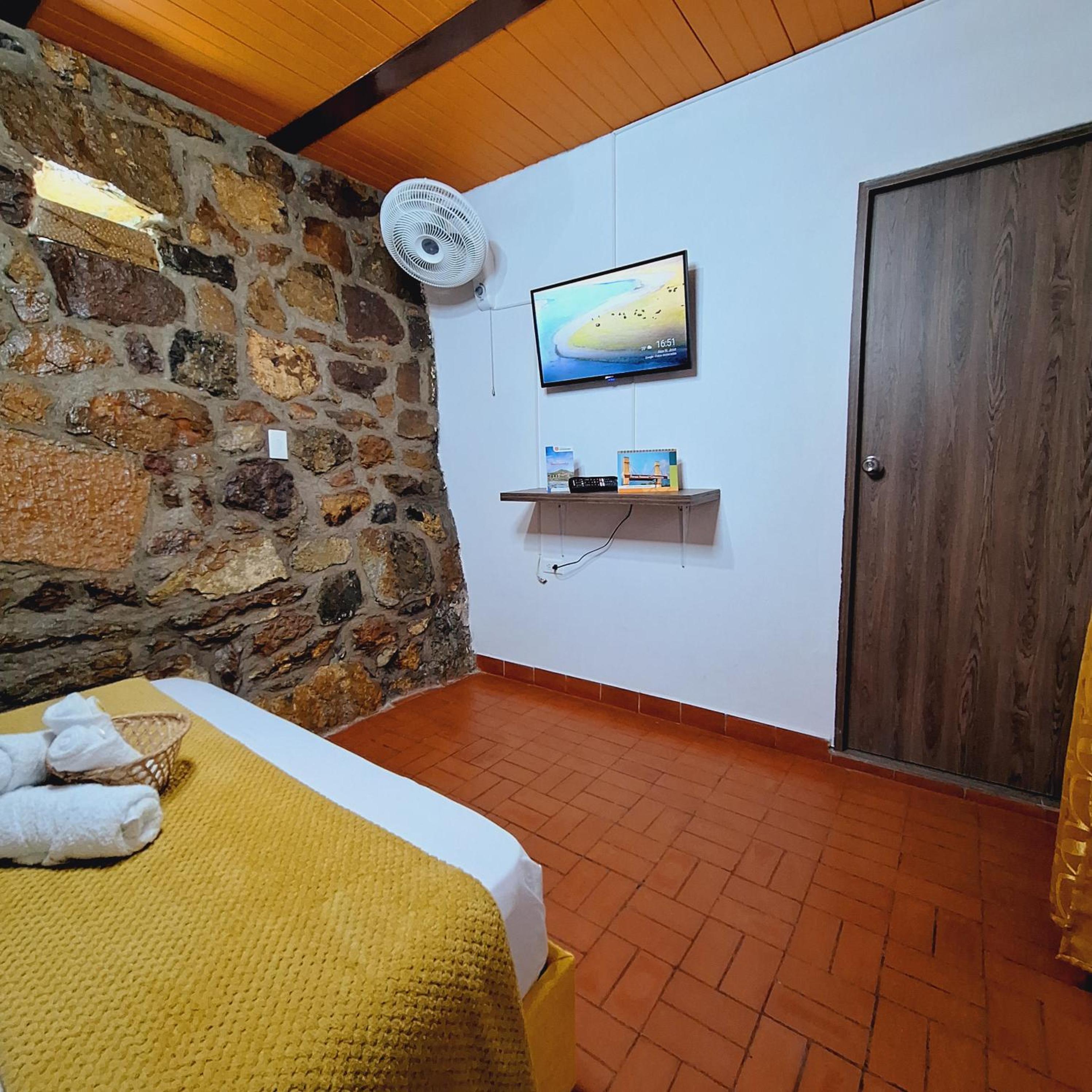 Double Room with Private Bathroom photo 2