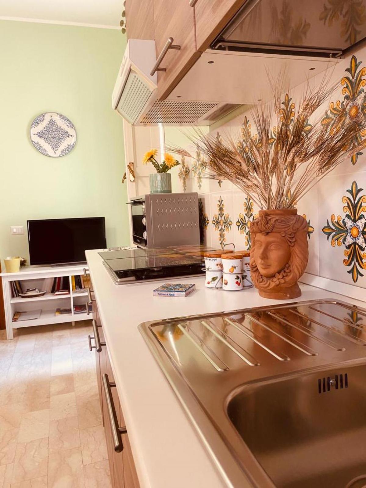 Apartment with Terrace - Photo 23