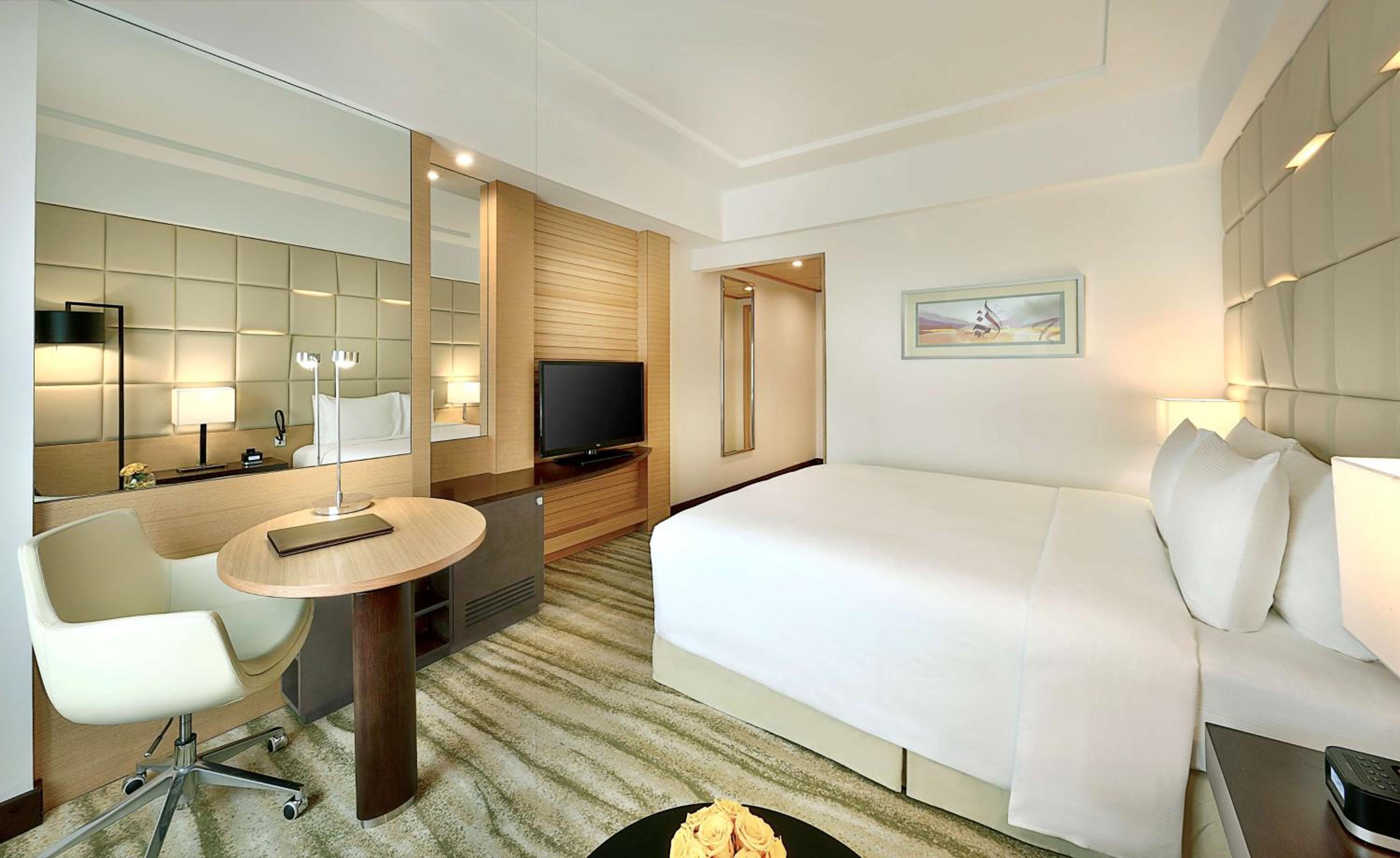 One-Bedroom Corner King Suite