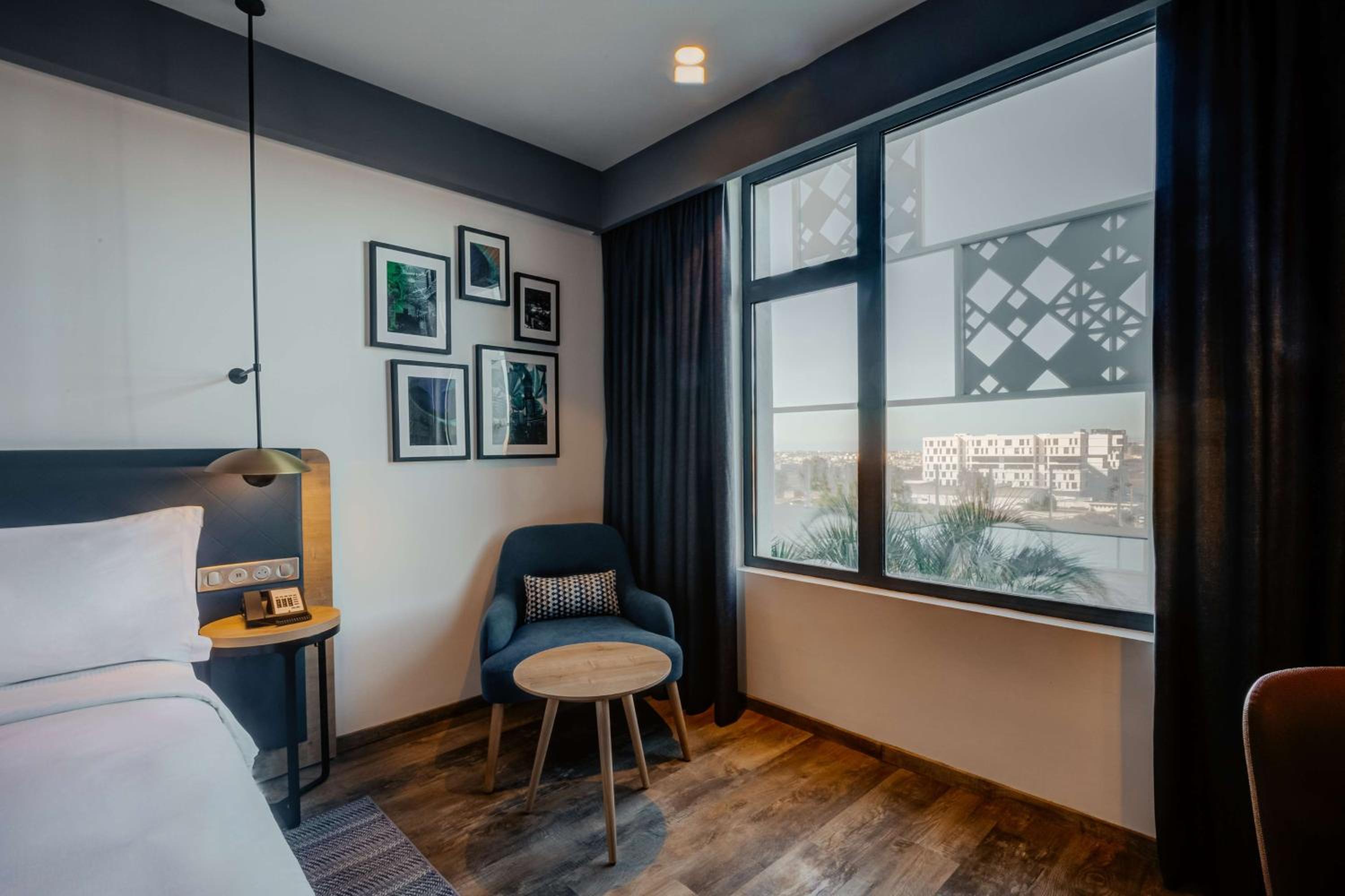 King Room with View - Photo 4