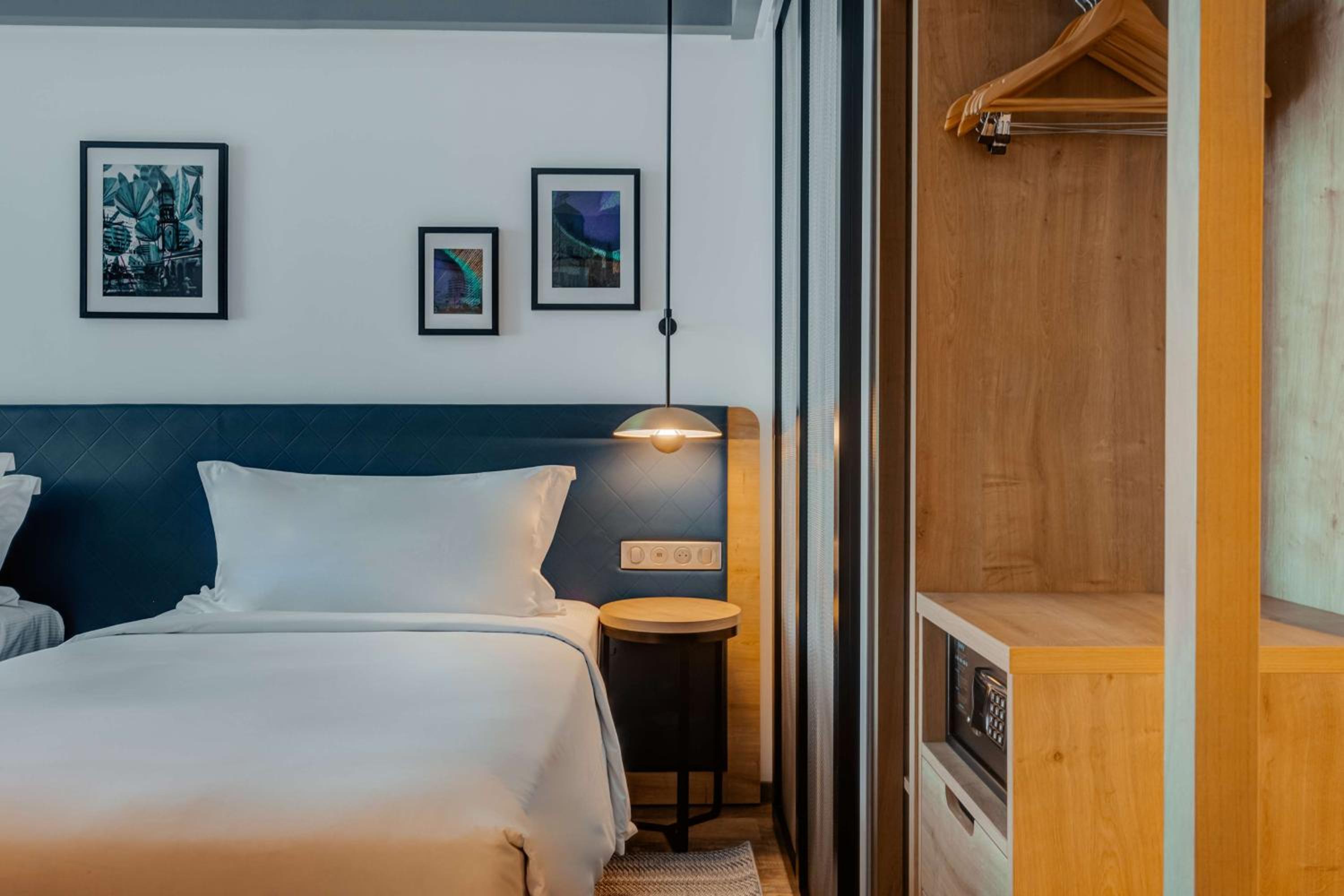 Twin Room - Photo 2