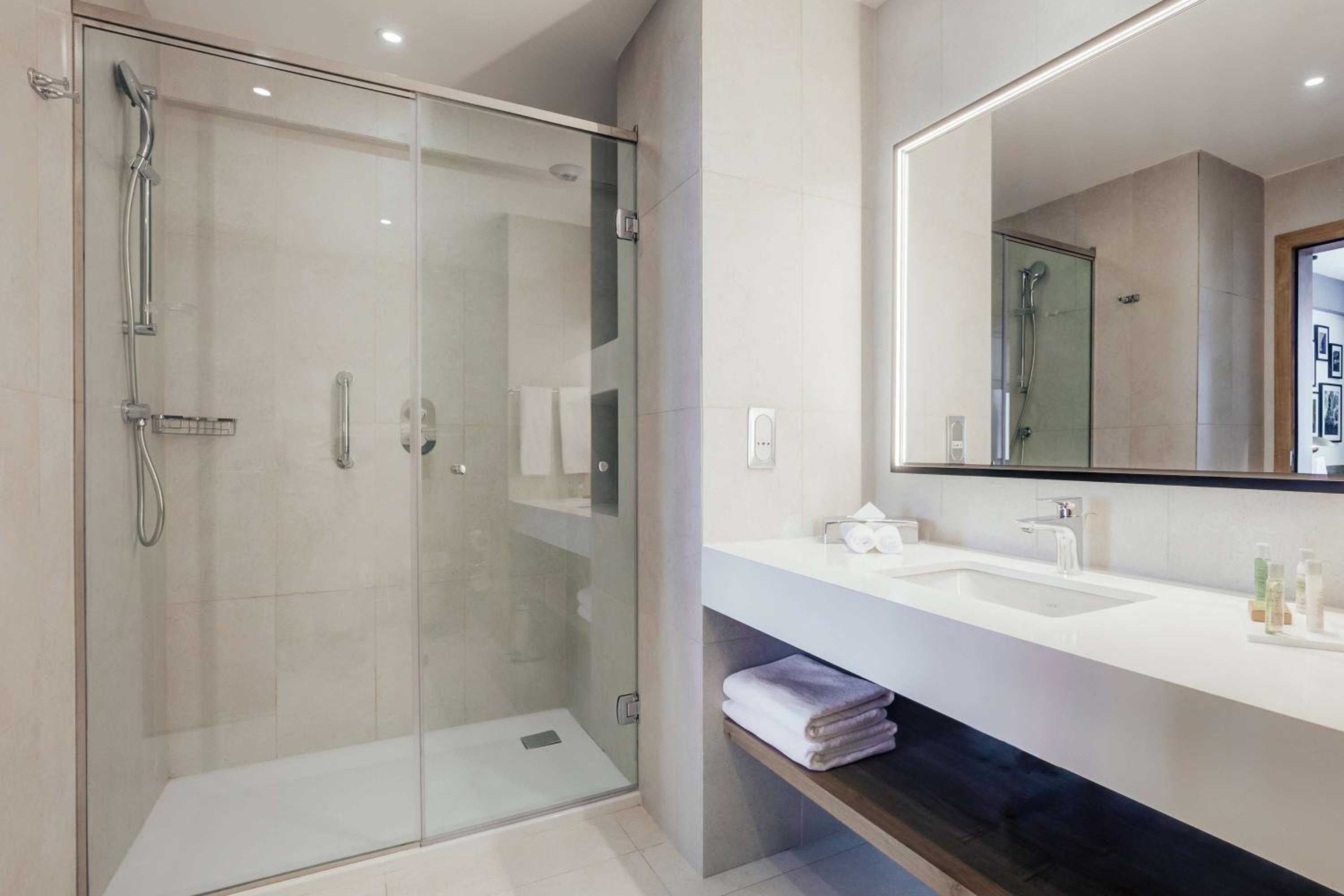 Twin Room with View - Photo 3