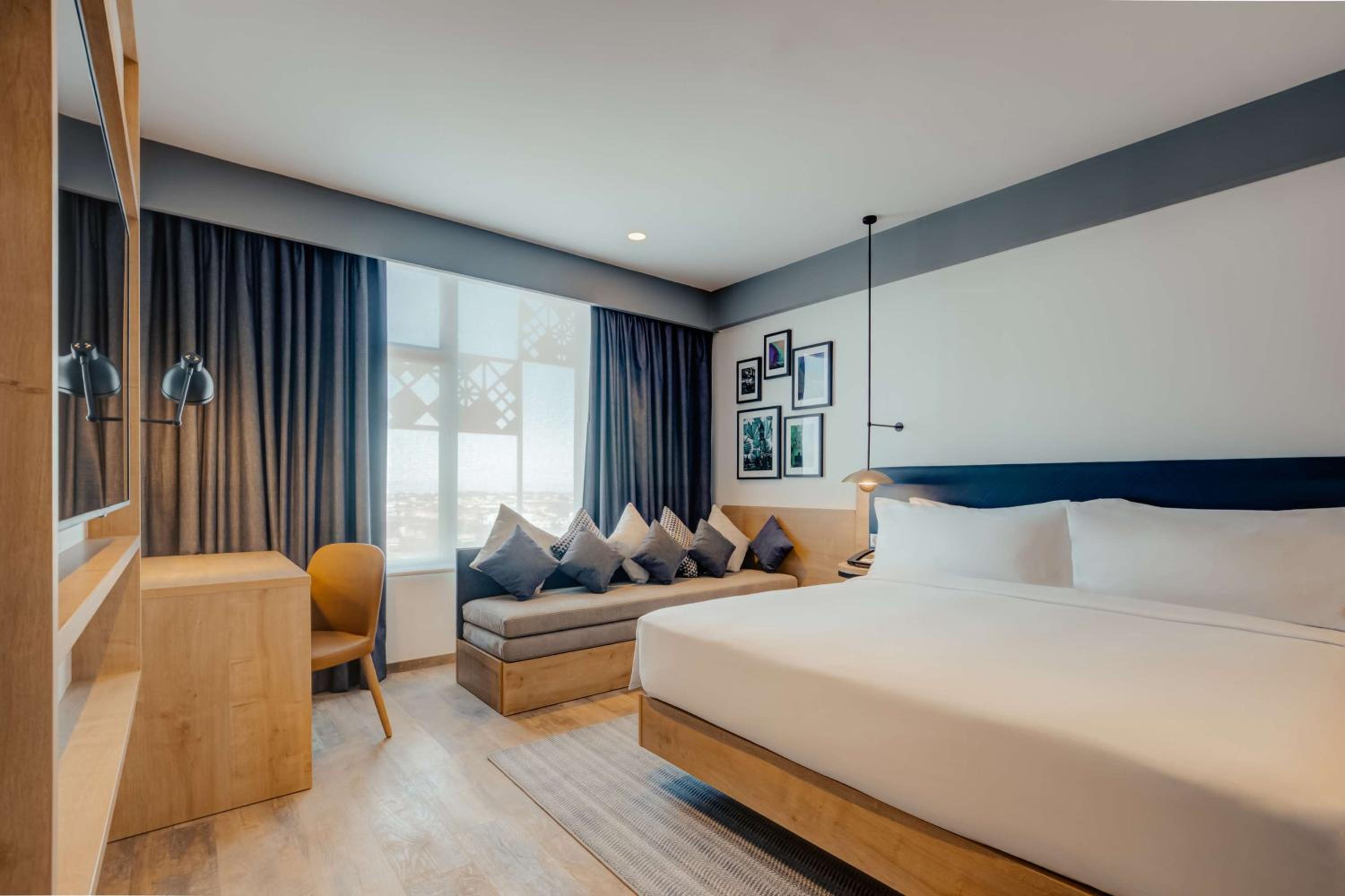 One-Bedroom King Suite - Photo 3