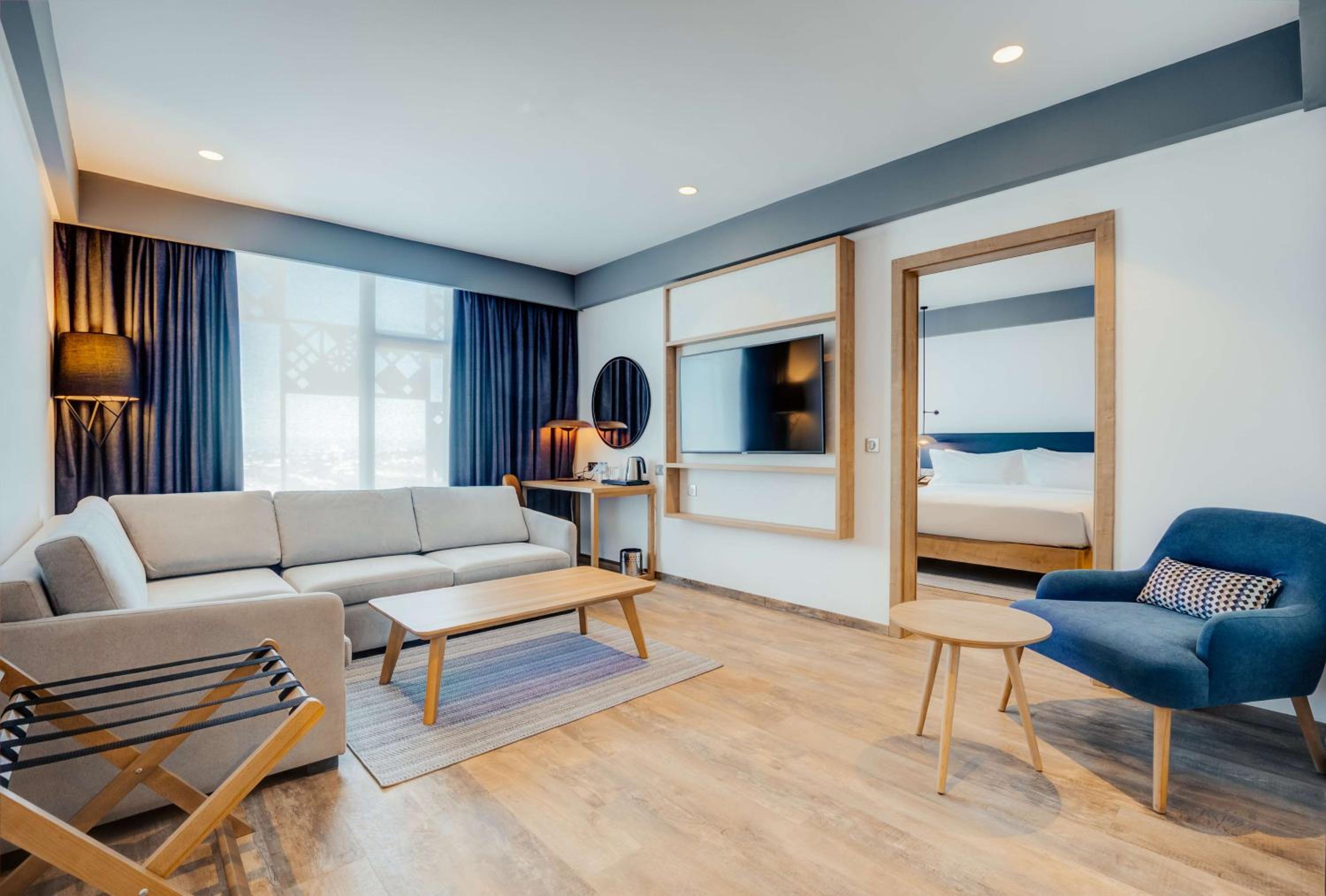 One-Bedroom King Suite - Photo 5