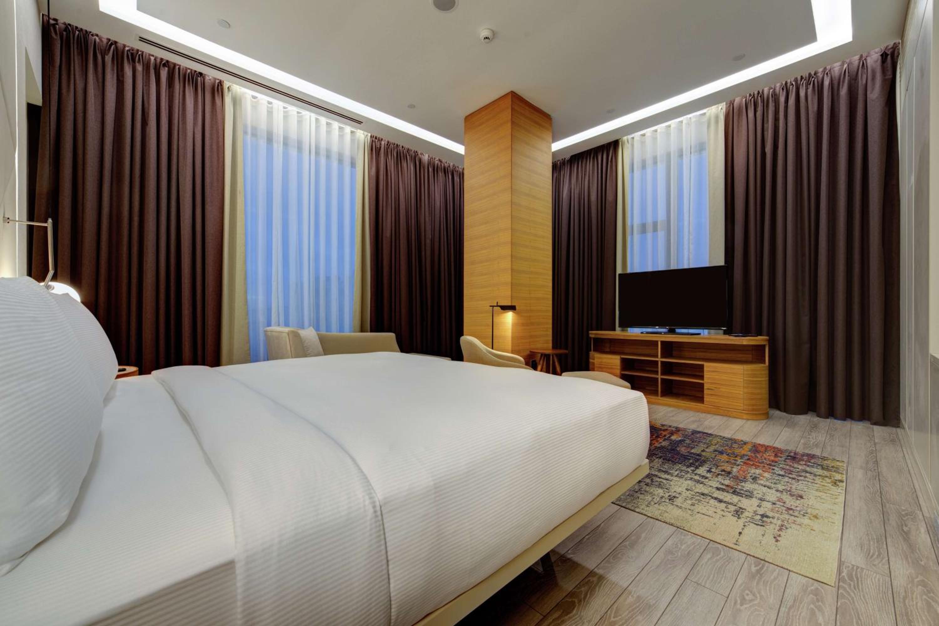 One-Bedroom King Suite