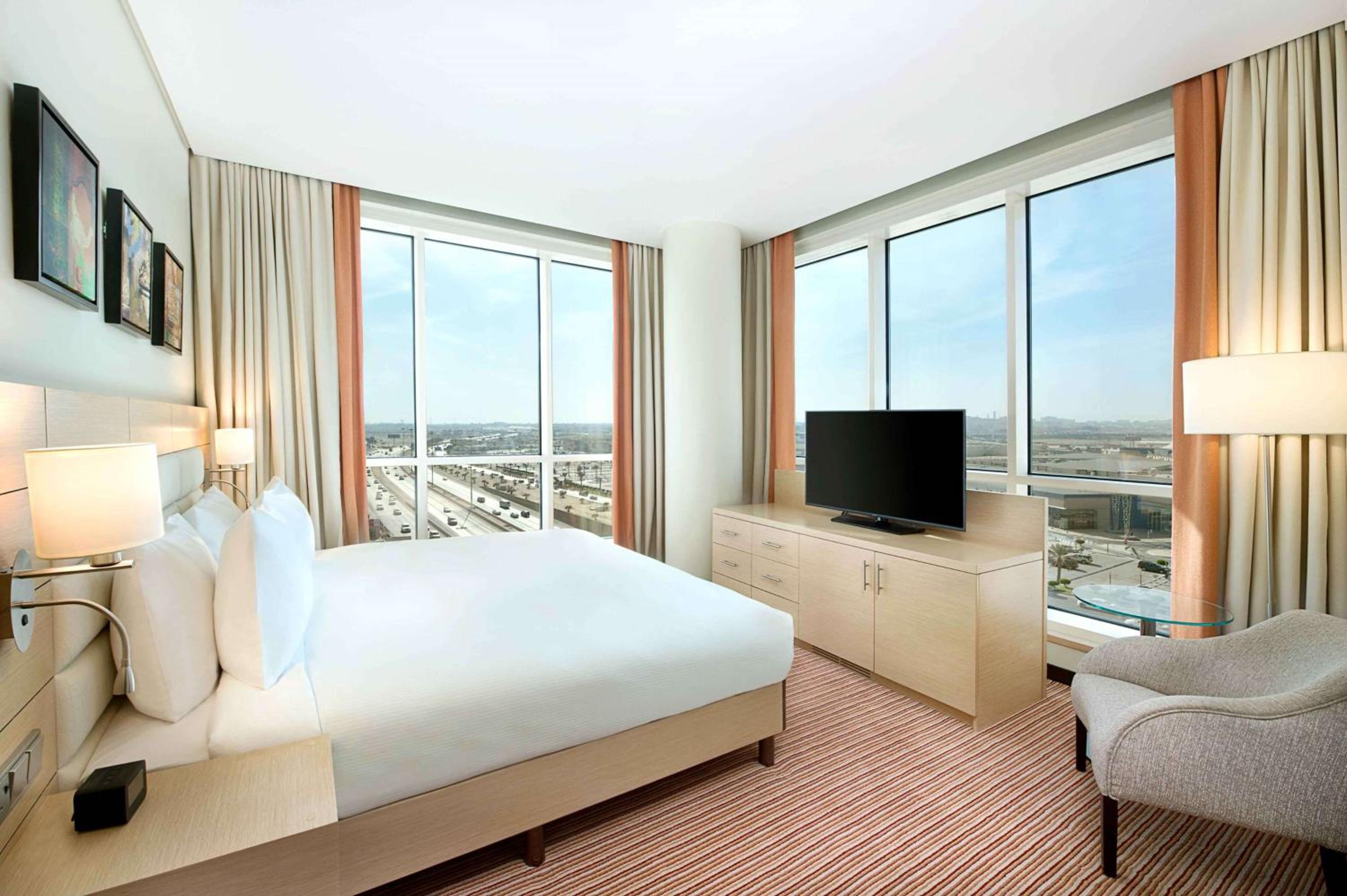 One-Bedroom King Suite photo 2