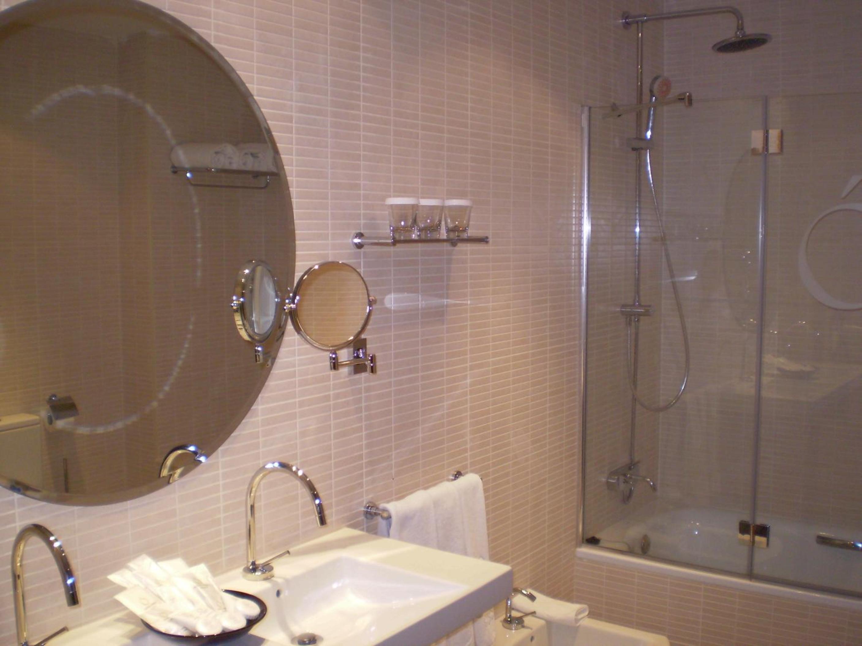 Double or Twin Room with Extra Bed - Photo 5