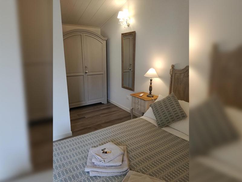 Deluxe Double Room with Extra Bed - Photo 2