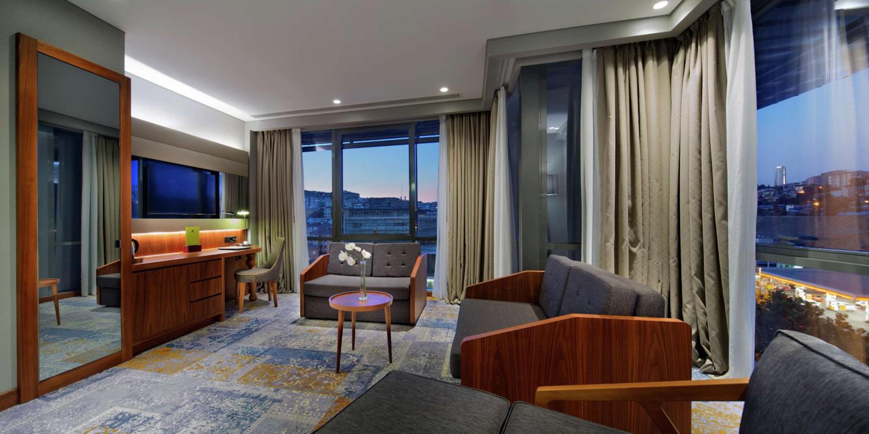 One-Bedroom King Suite