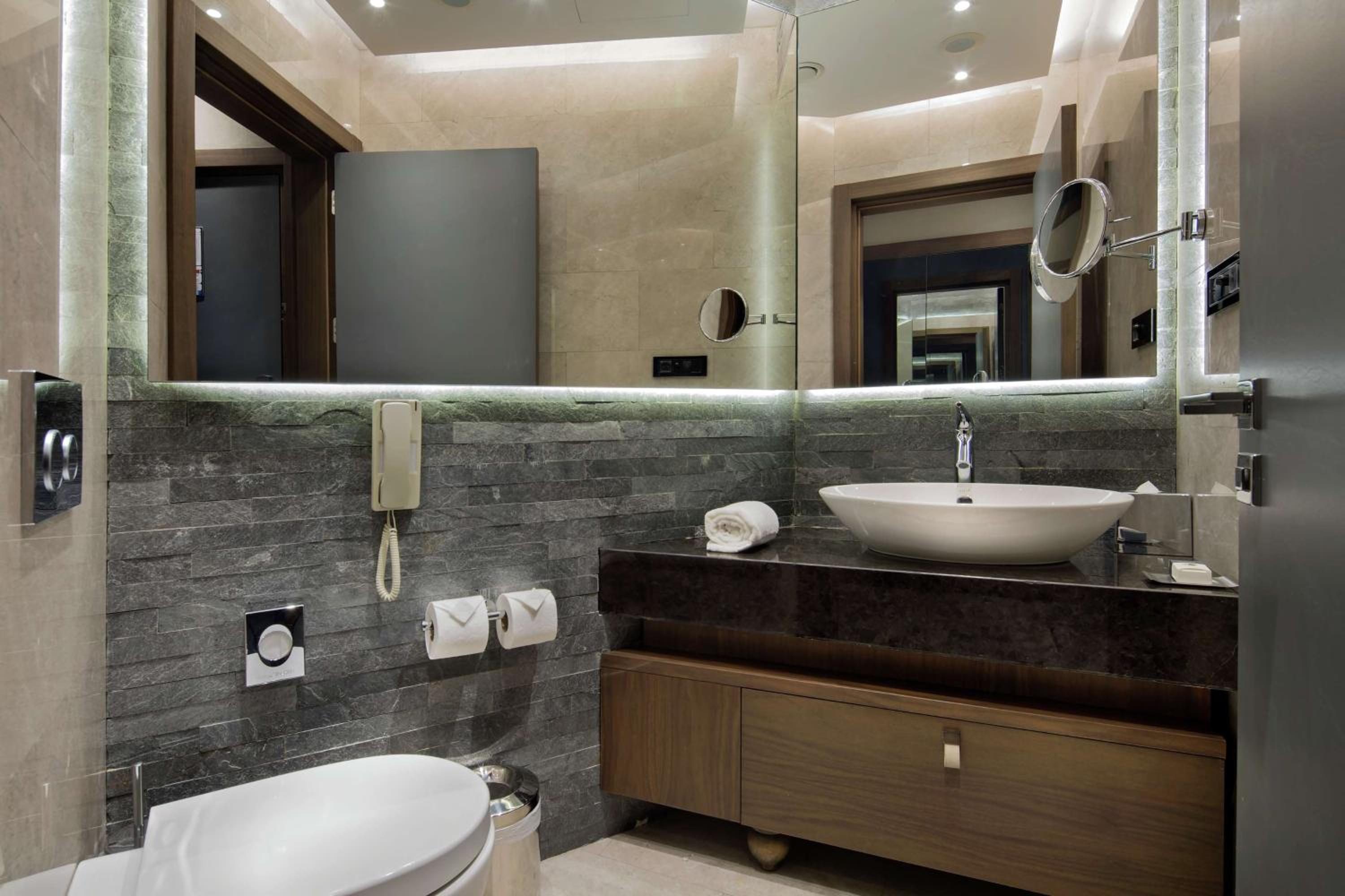 One-Bedroom King Suite with Terrace
