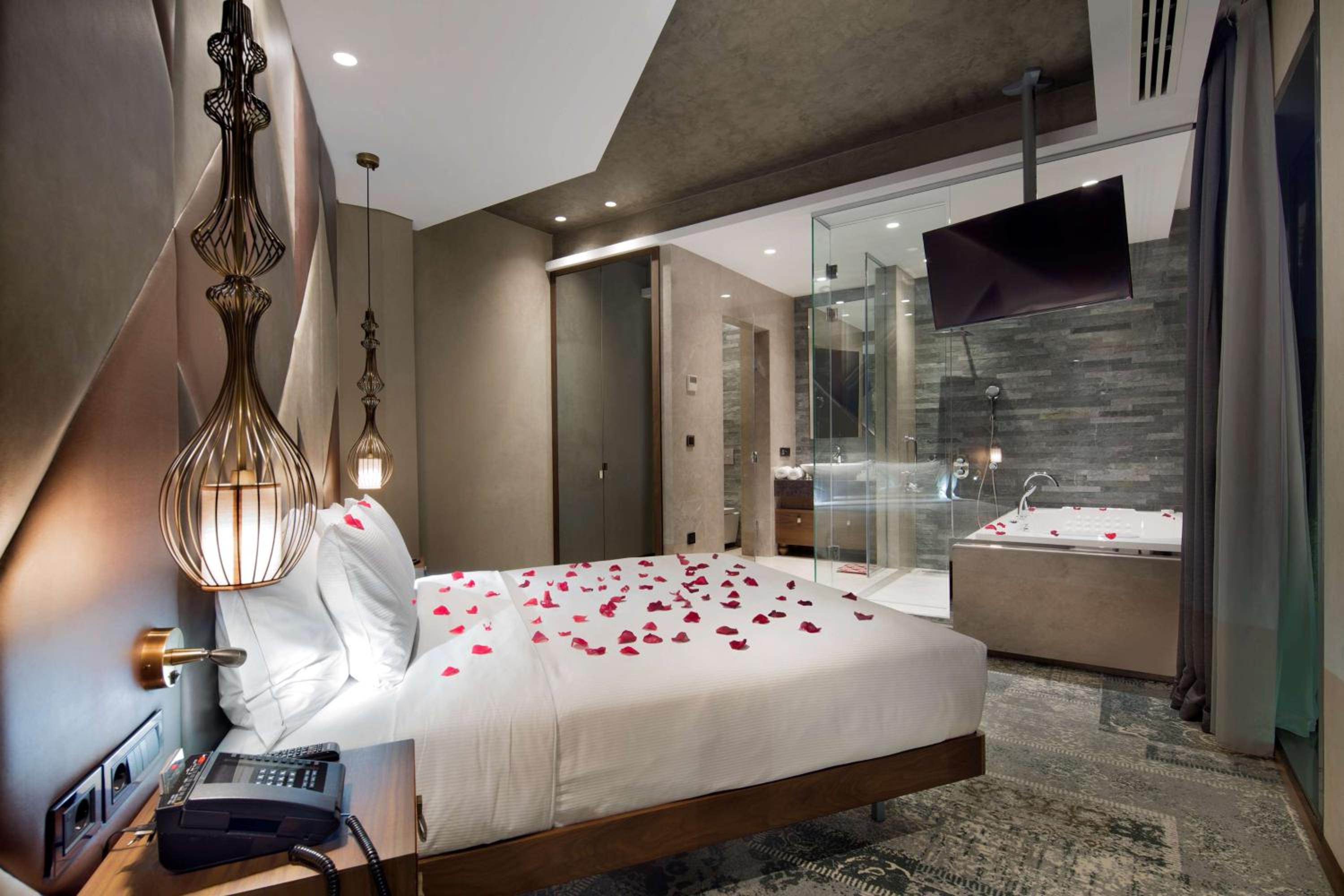 One-Bedroom King Suite with Terrace