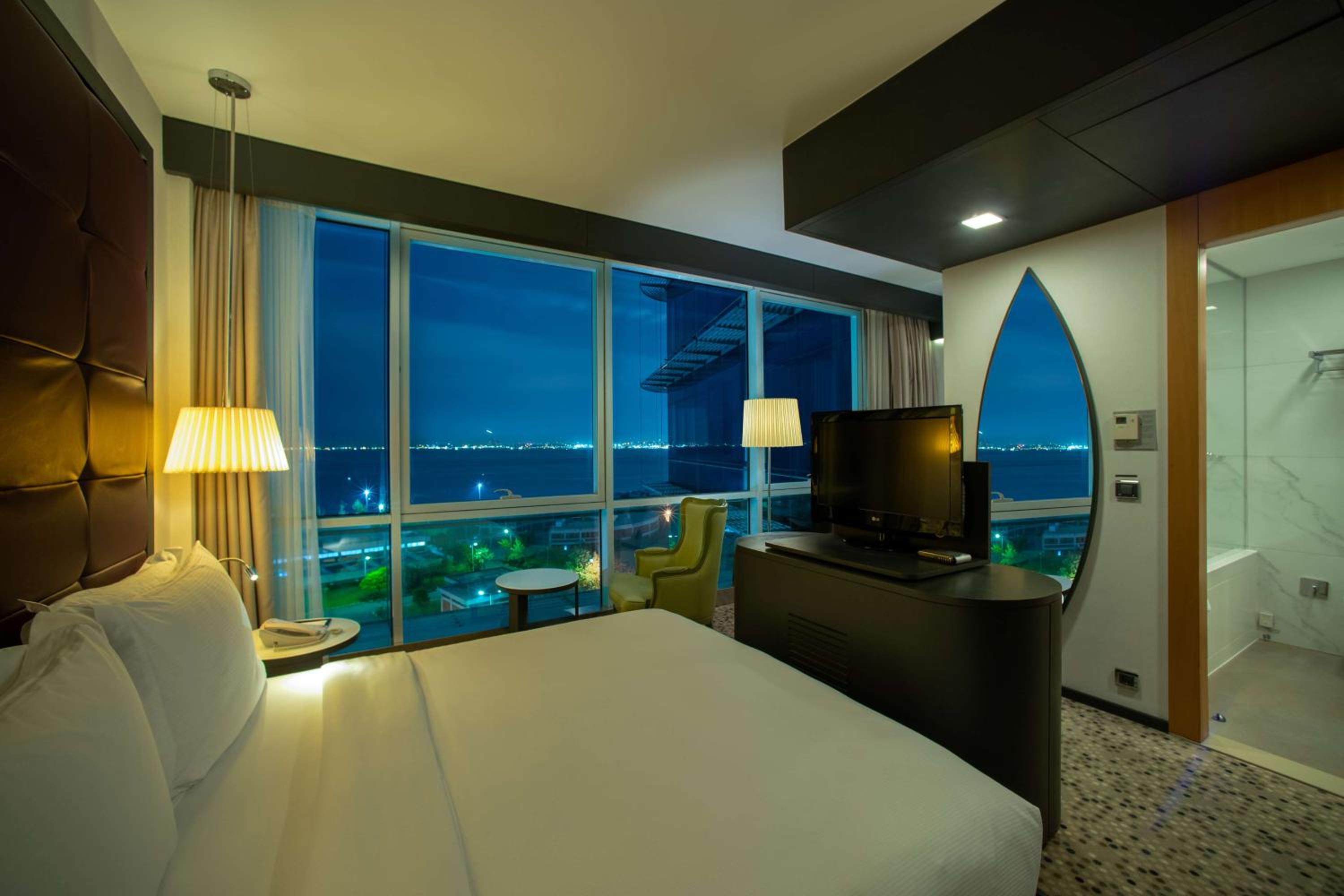 Deluxe King Room with Sea View