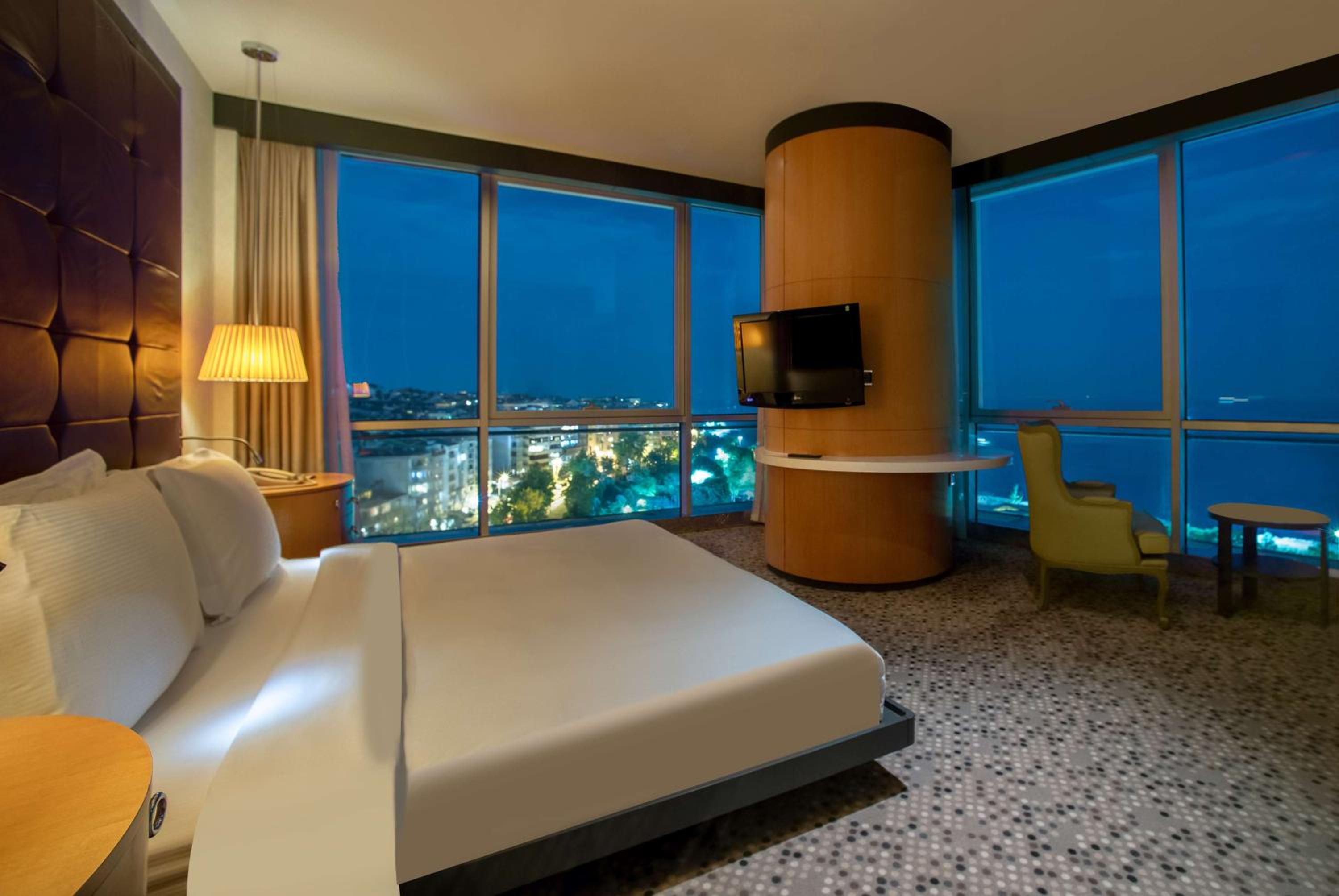 Family Suite with Living Room
