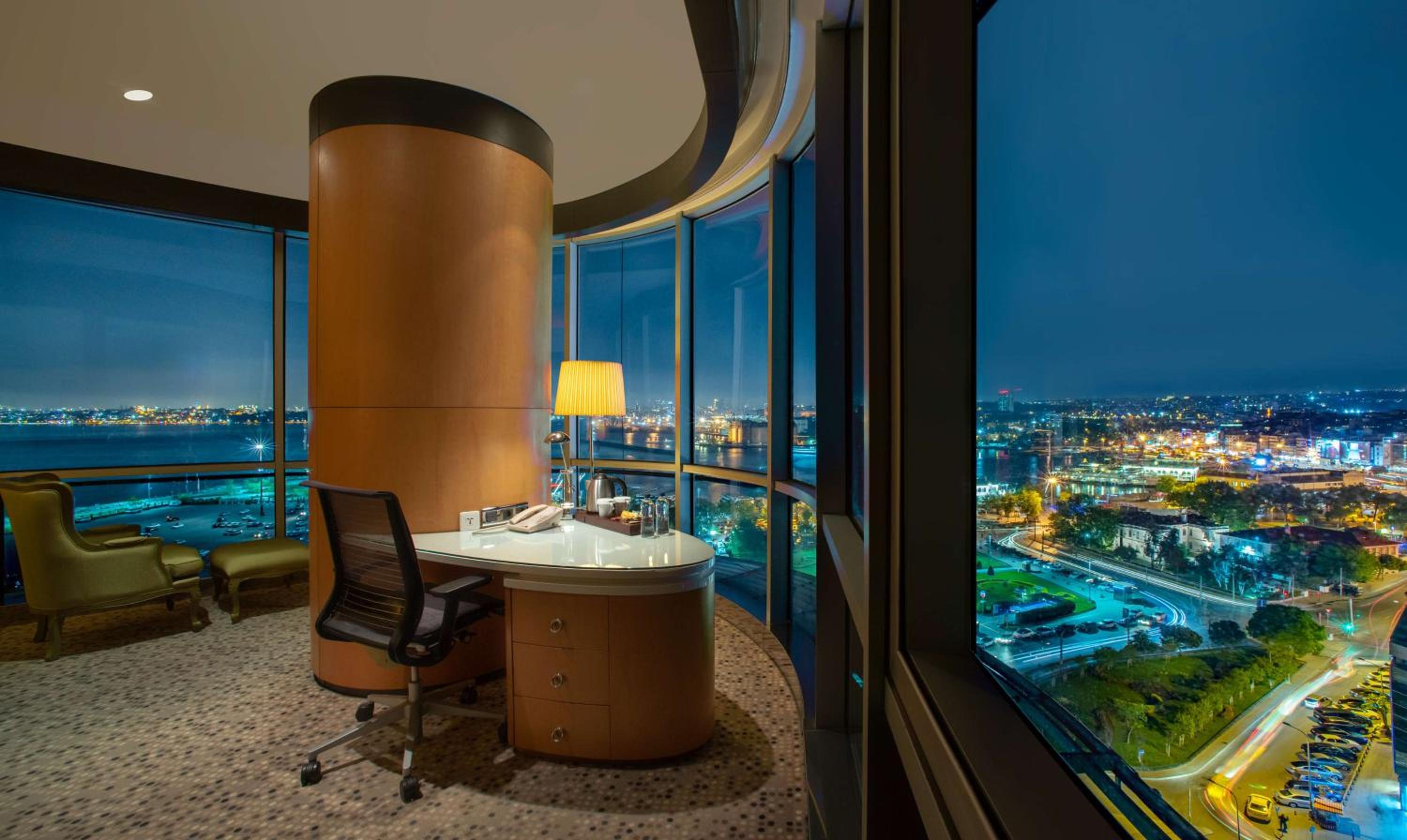 King Corner Room with Sea View