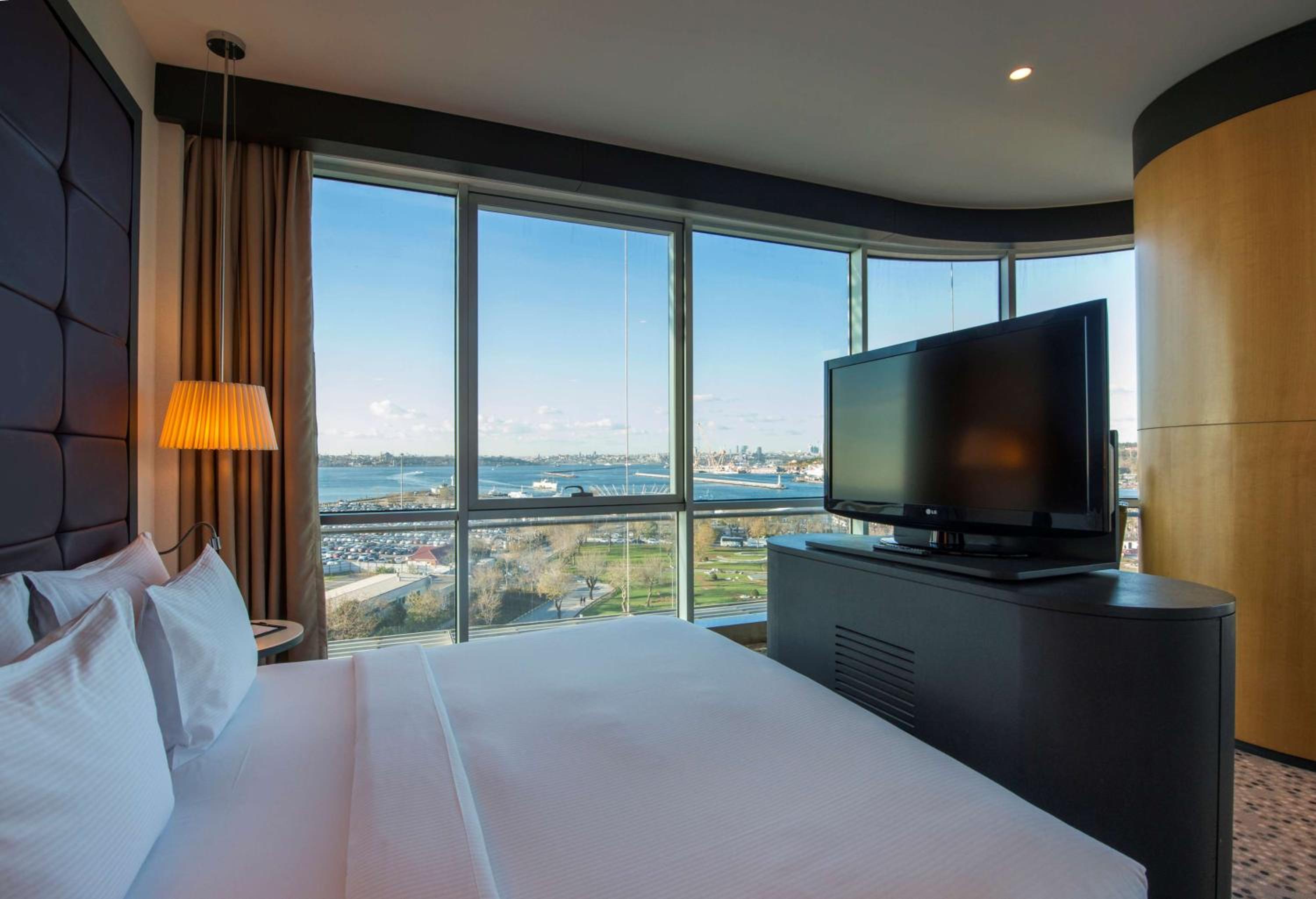 King Corner Room with Sea View