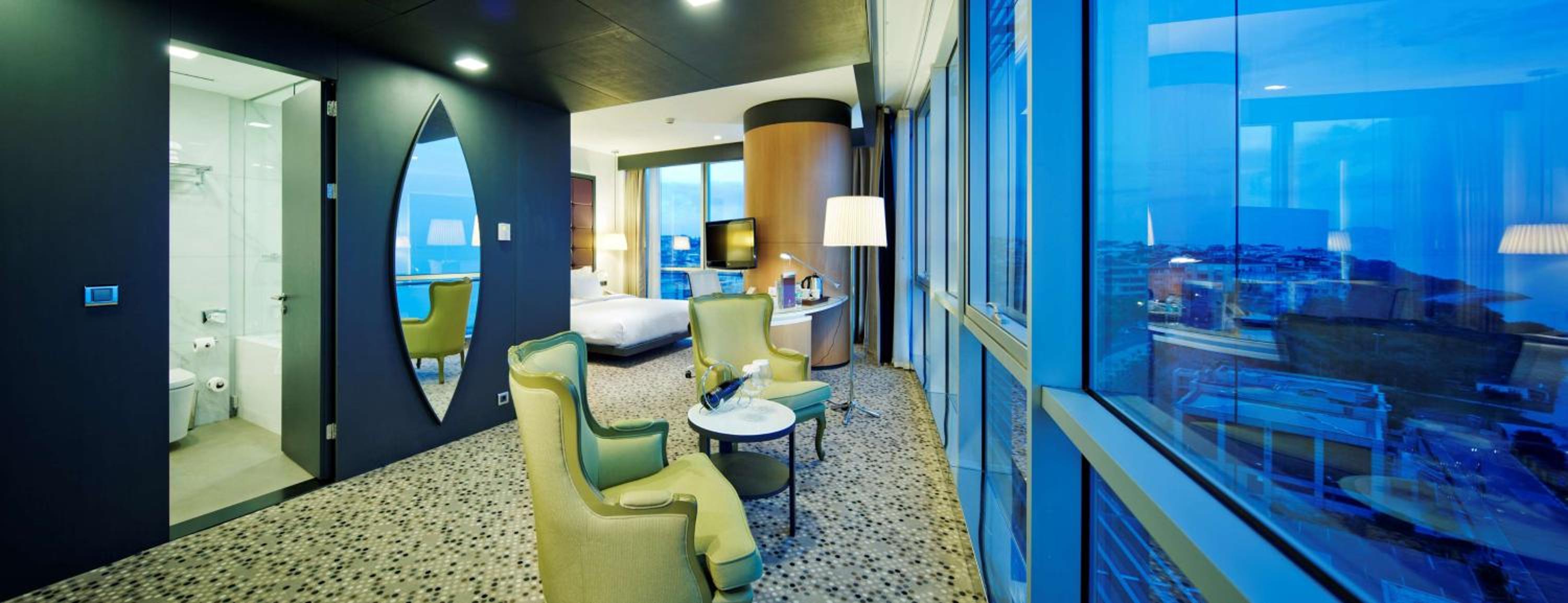 Family Suite with Living Room