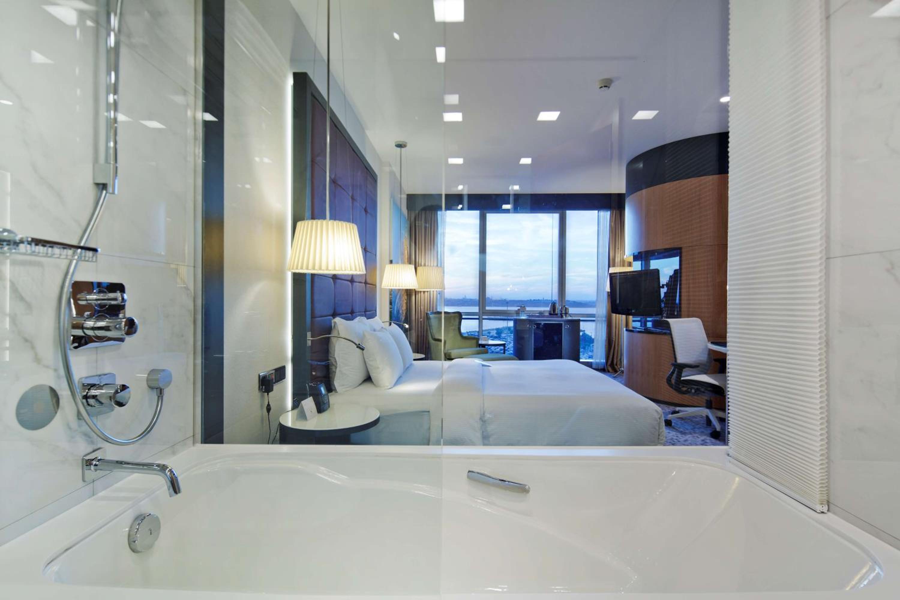 Deluxe King Room with Sea View