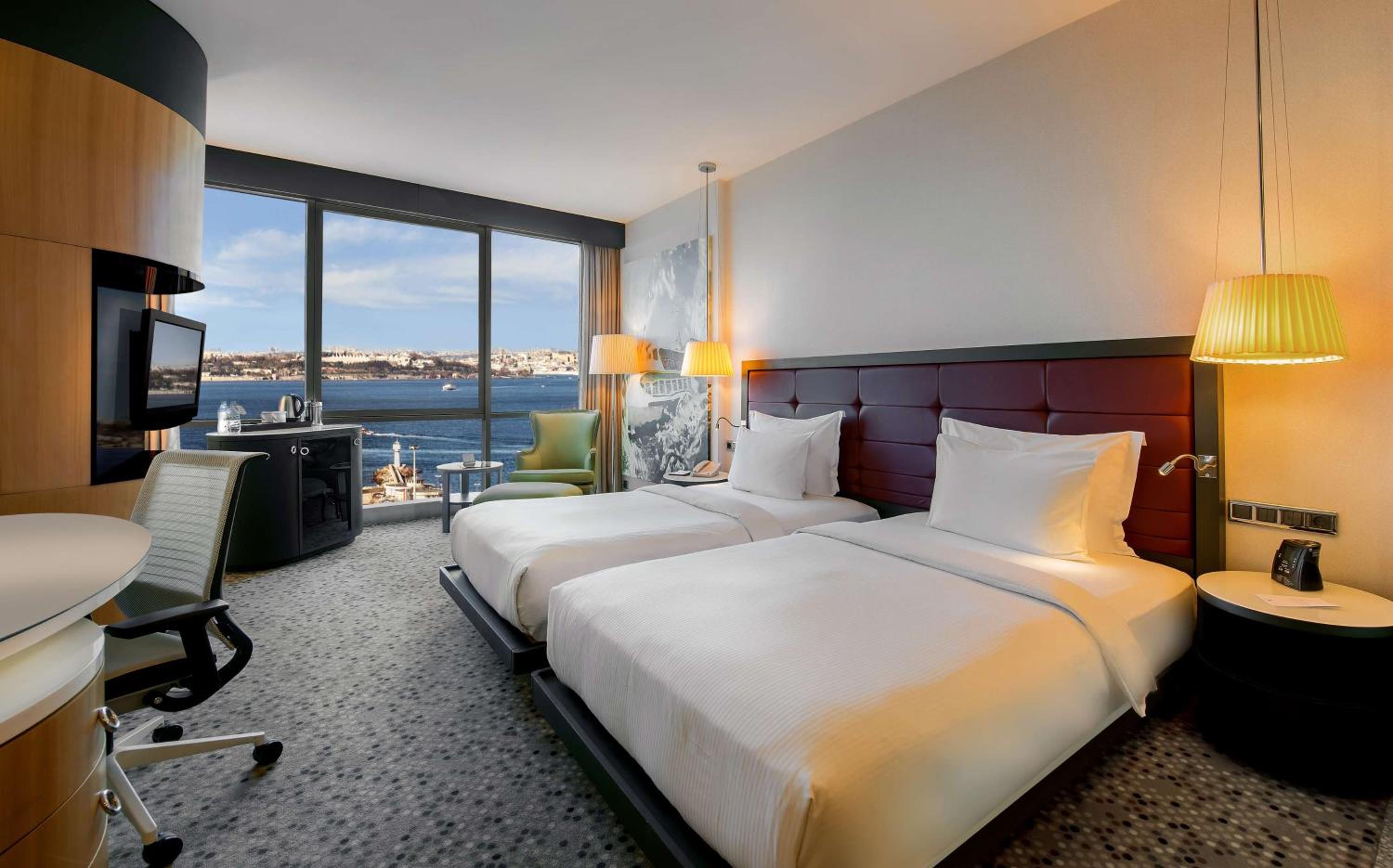 Twin Deluxe Room with Historic Peninsula Sea View