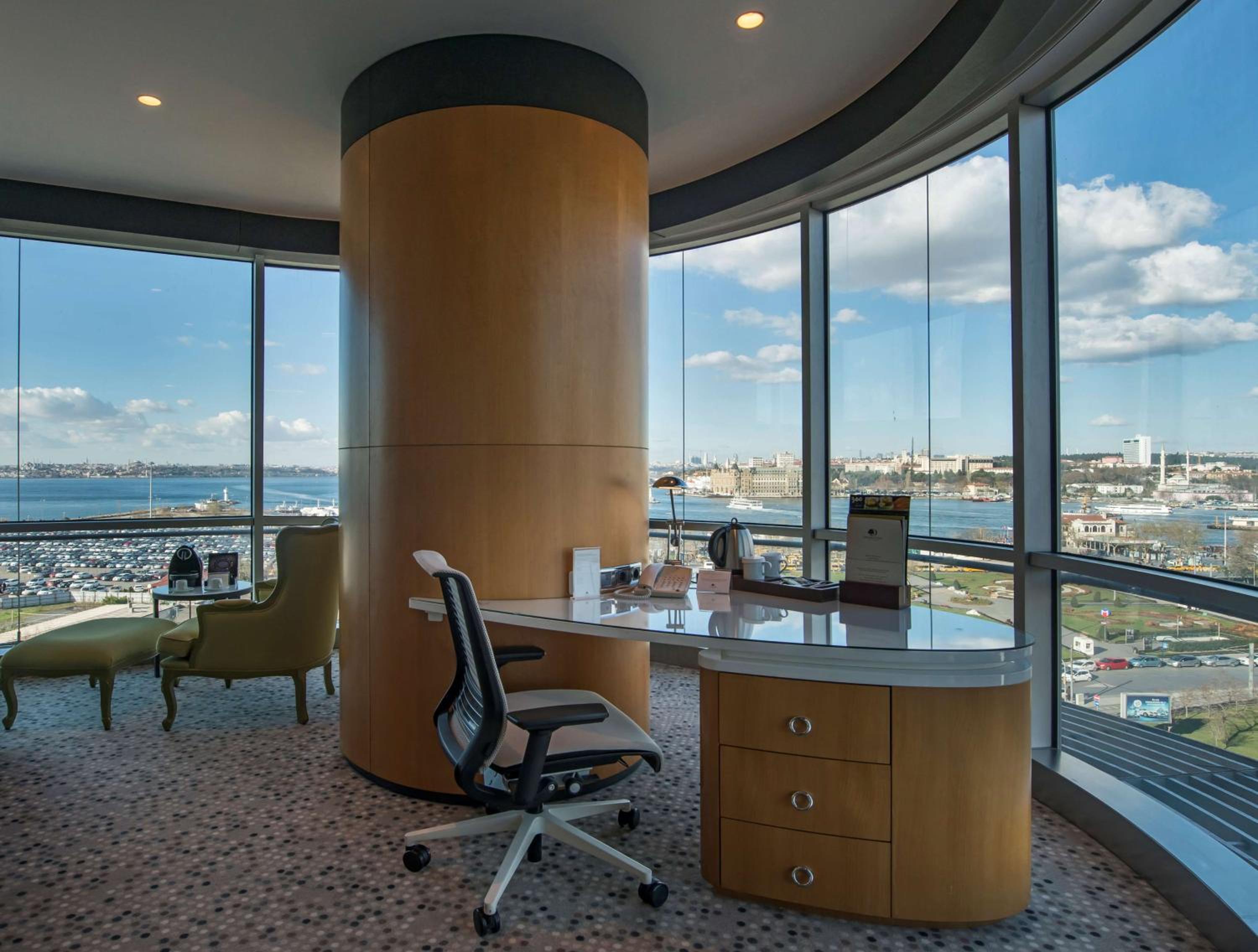 King Corner Room with Sea View thumbnail 5