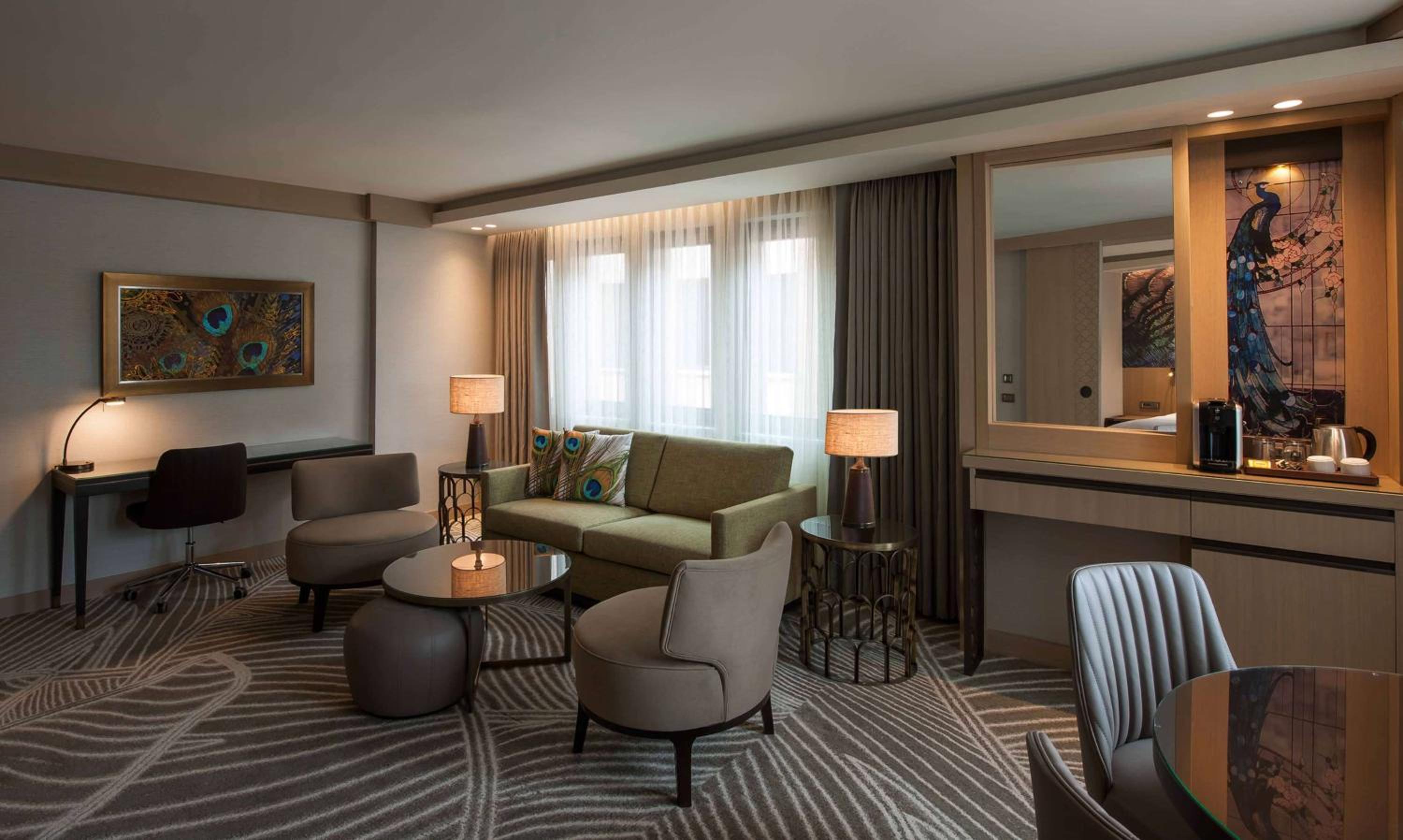Deluxe One-Bedroom King Suite