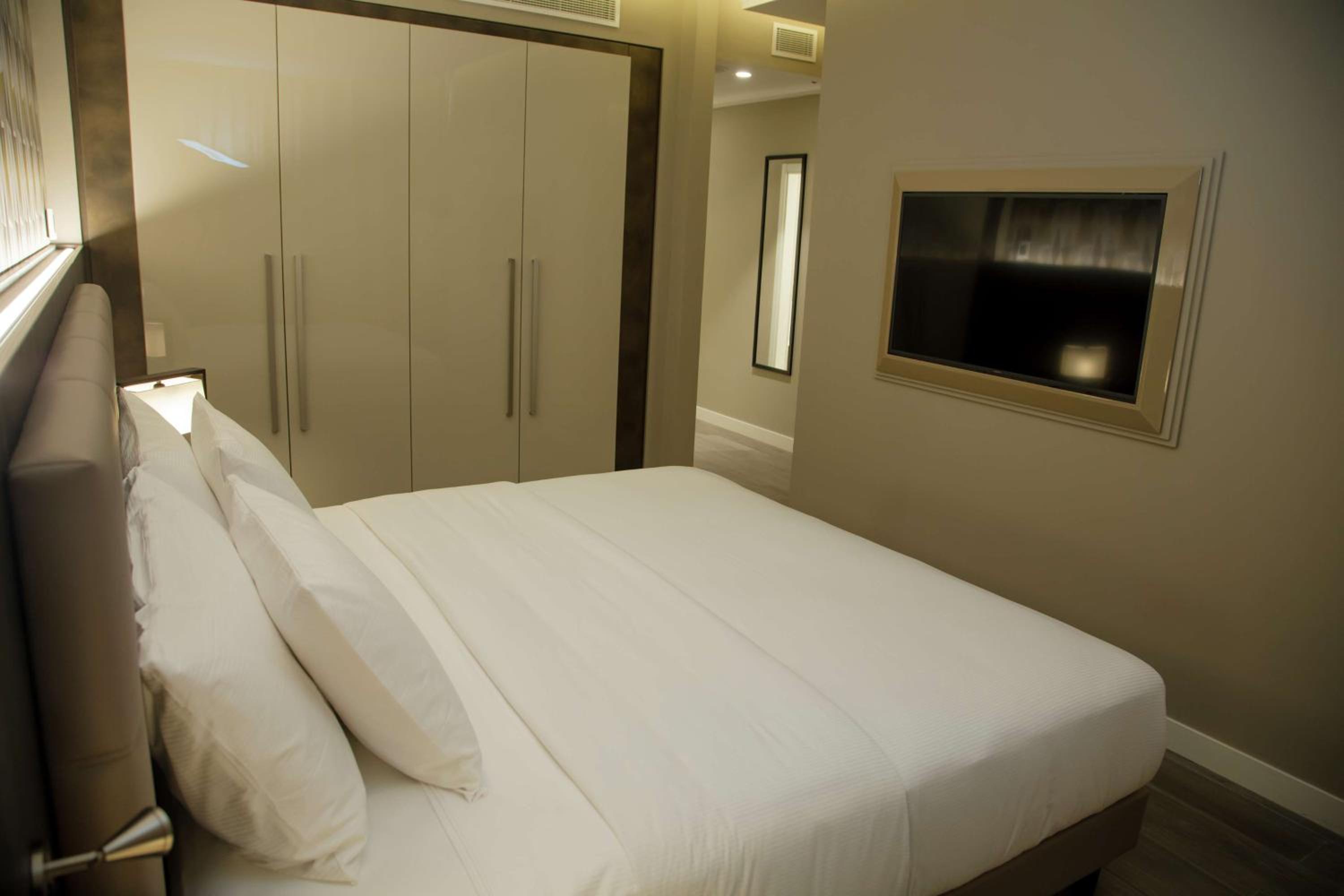 Junior King Suite with Sea View photo 2